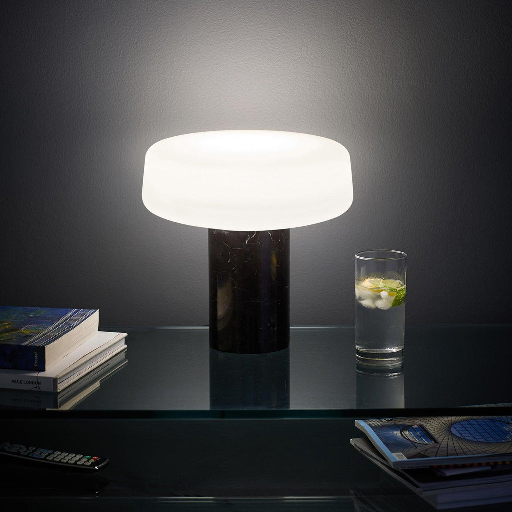 Lampe à poser moderne Byrne en Vert marbre et blanc