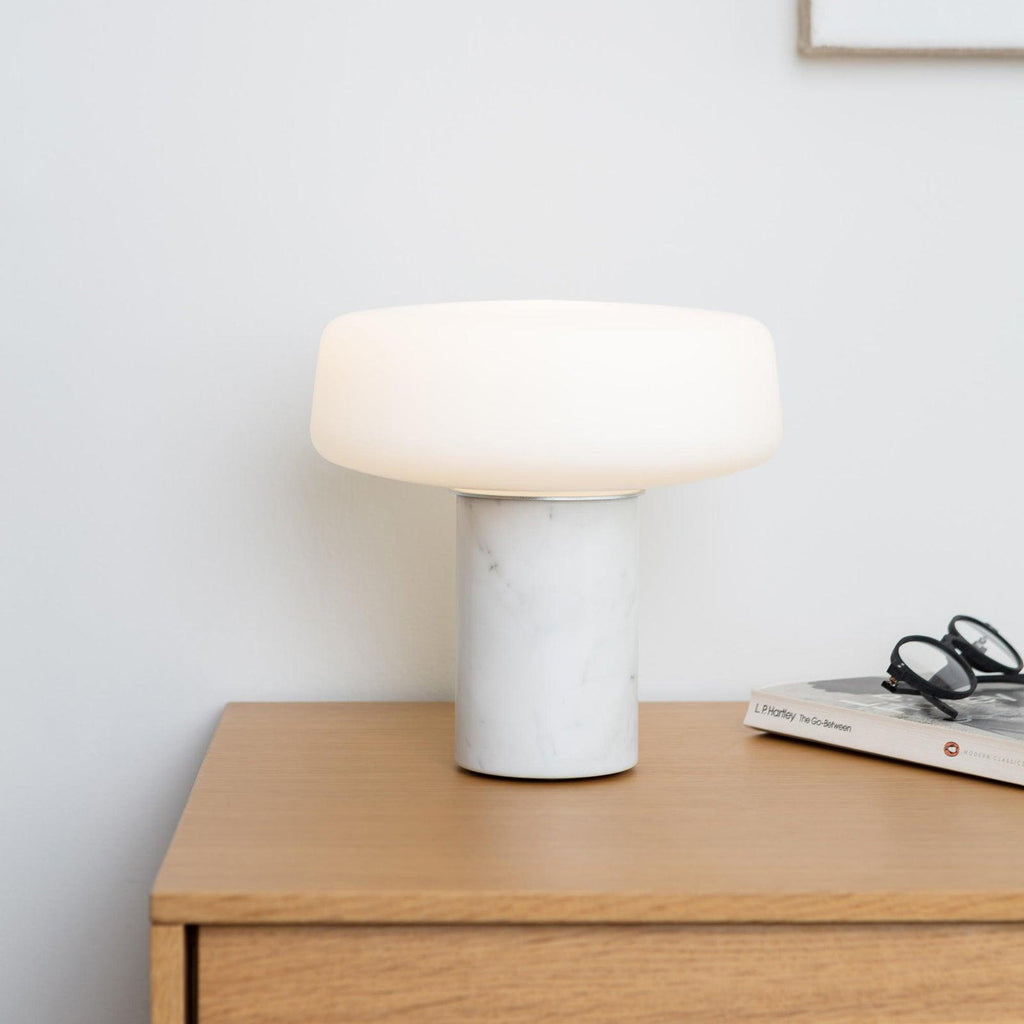 Lampe à poser moderne Byrne en Blanc marbre et blanc