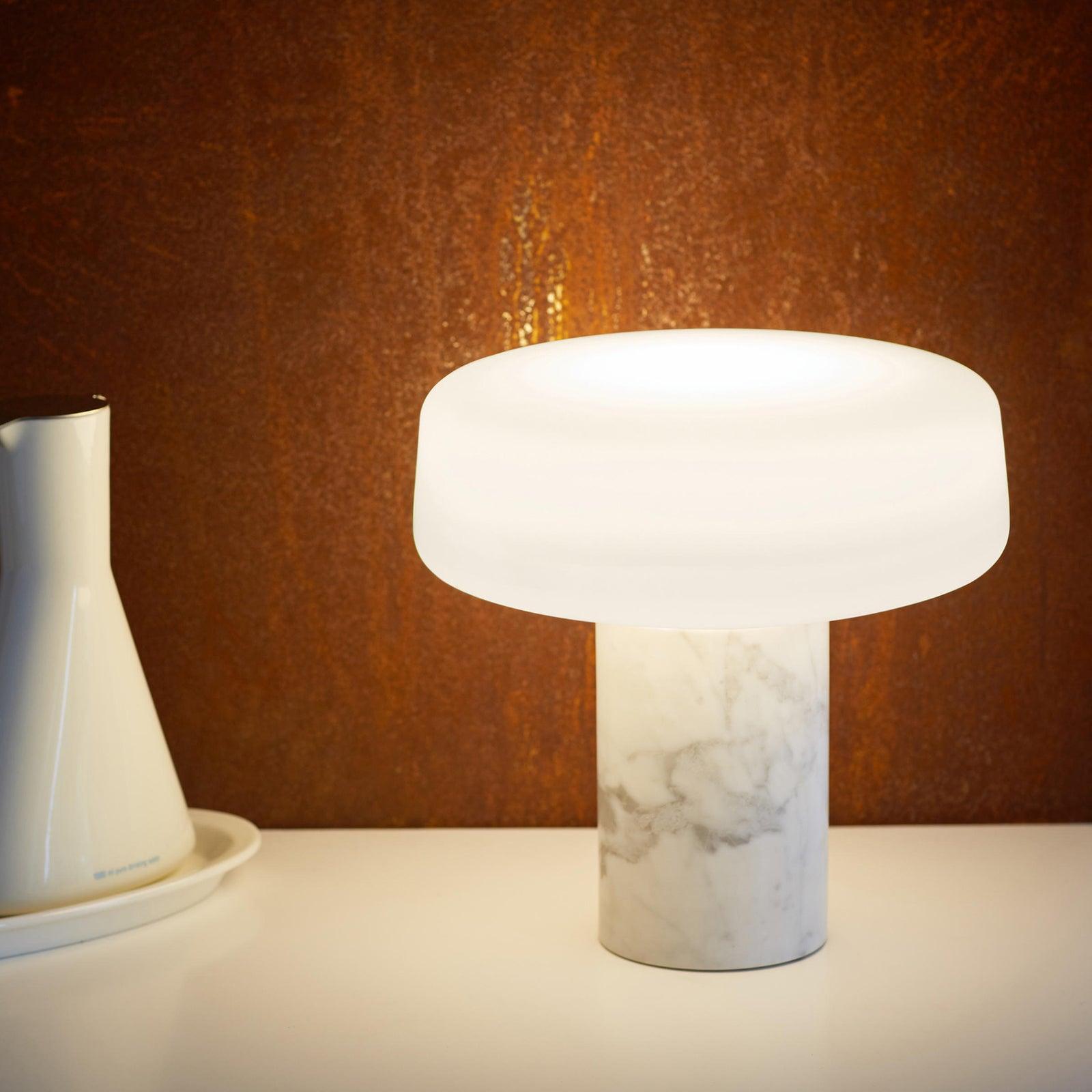 Lampe à poser moderne Byrne en Vert marbre et blanc