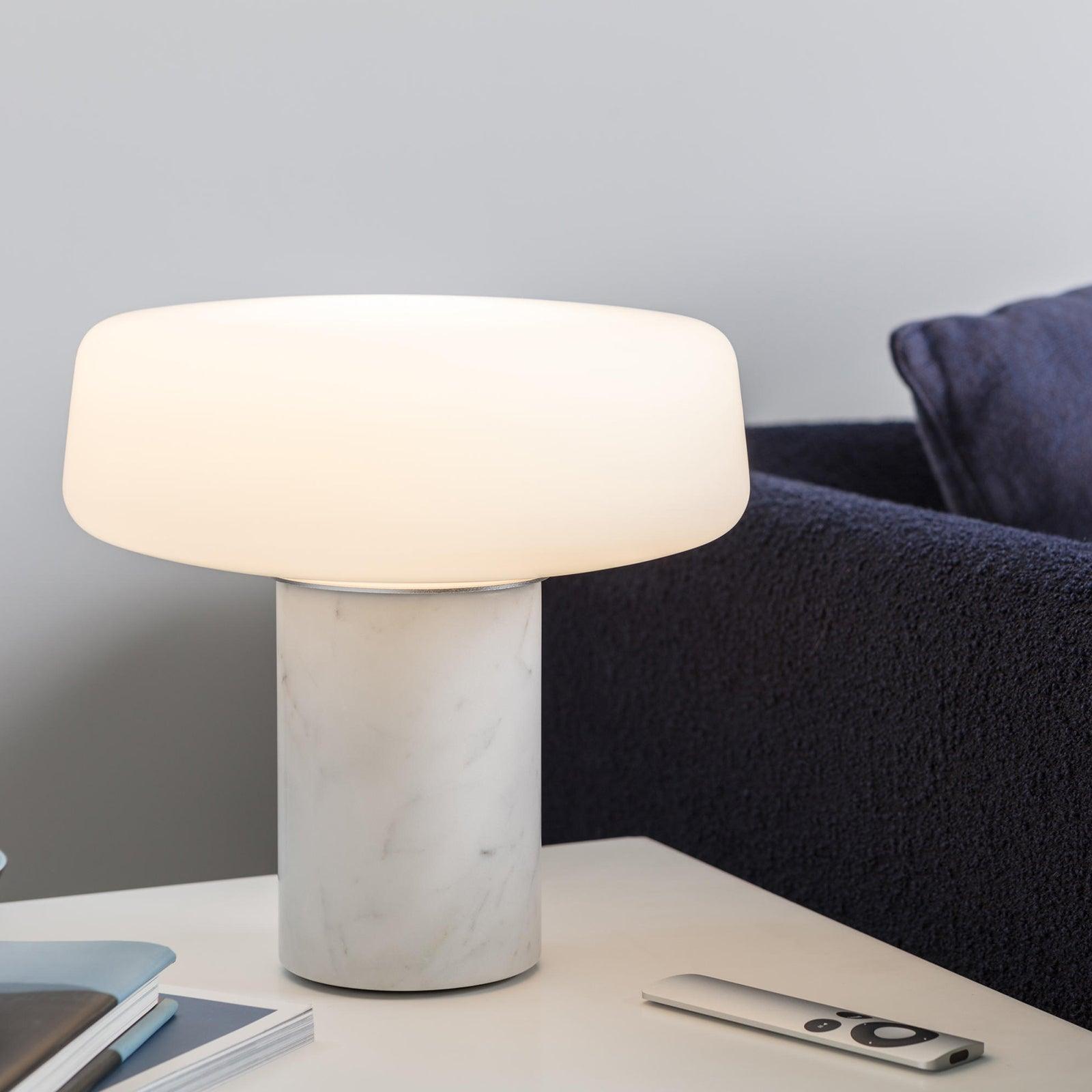 Lampe à poser moderne Byrne en Blanc marbre et blanc
