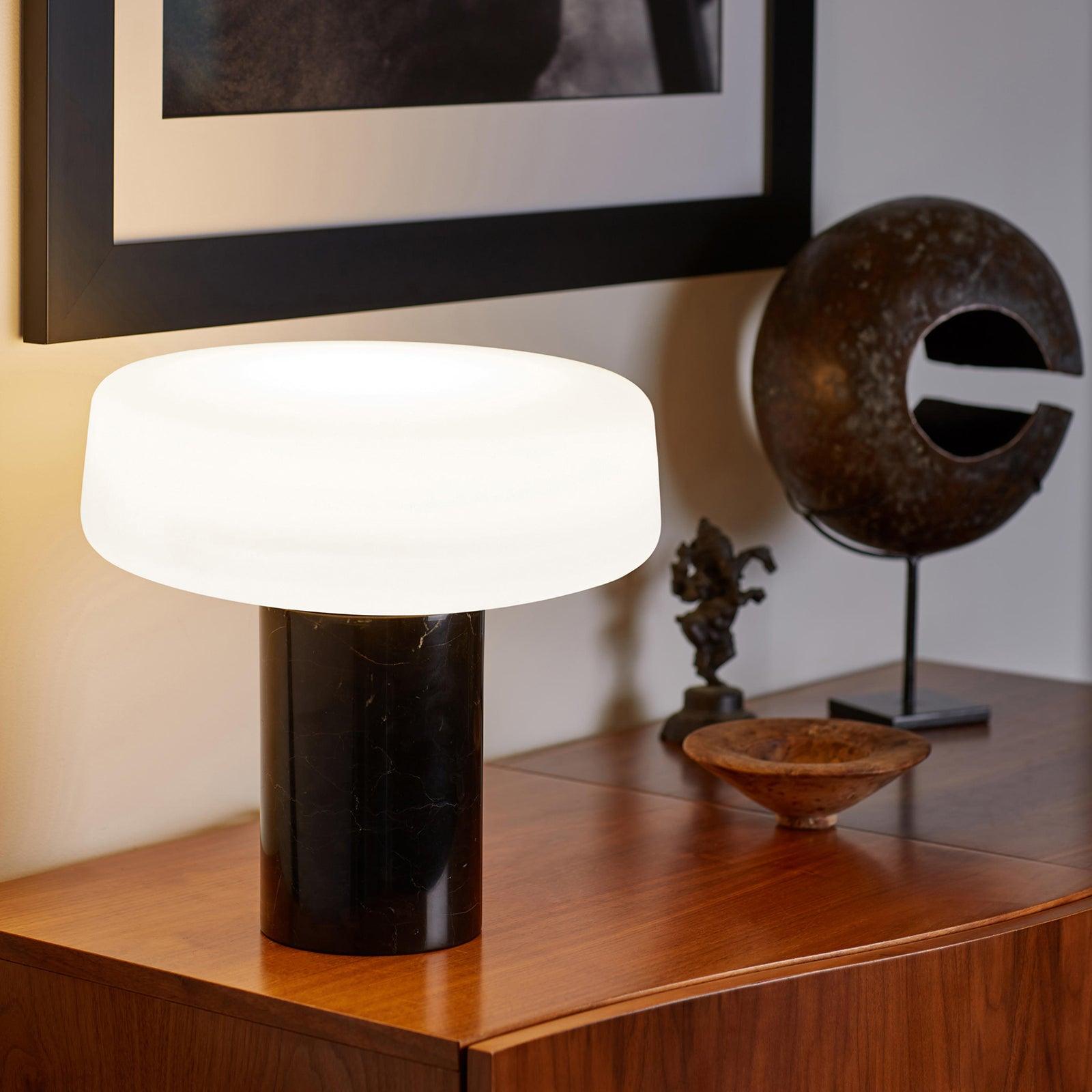 Lampe à poser moderne Byrne en Vert marbre et blanc