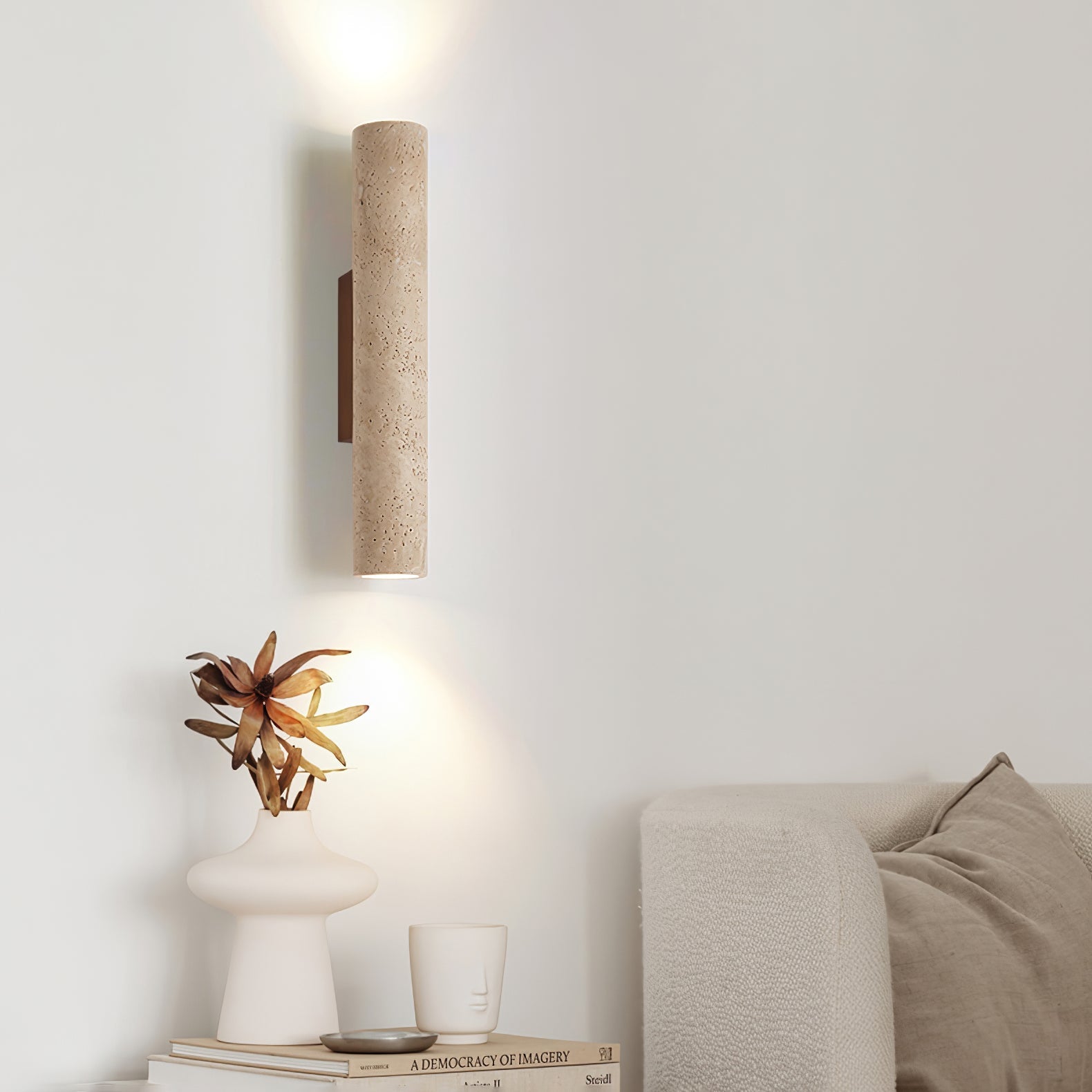 Applique murale moderne Eirikur en Noyer bois et travertin jaune
