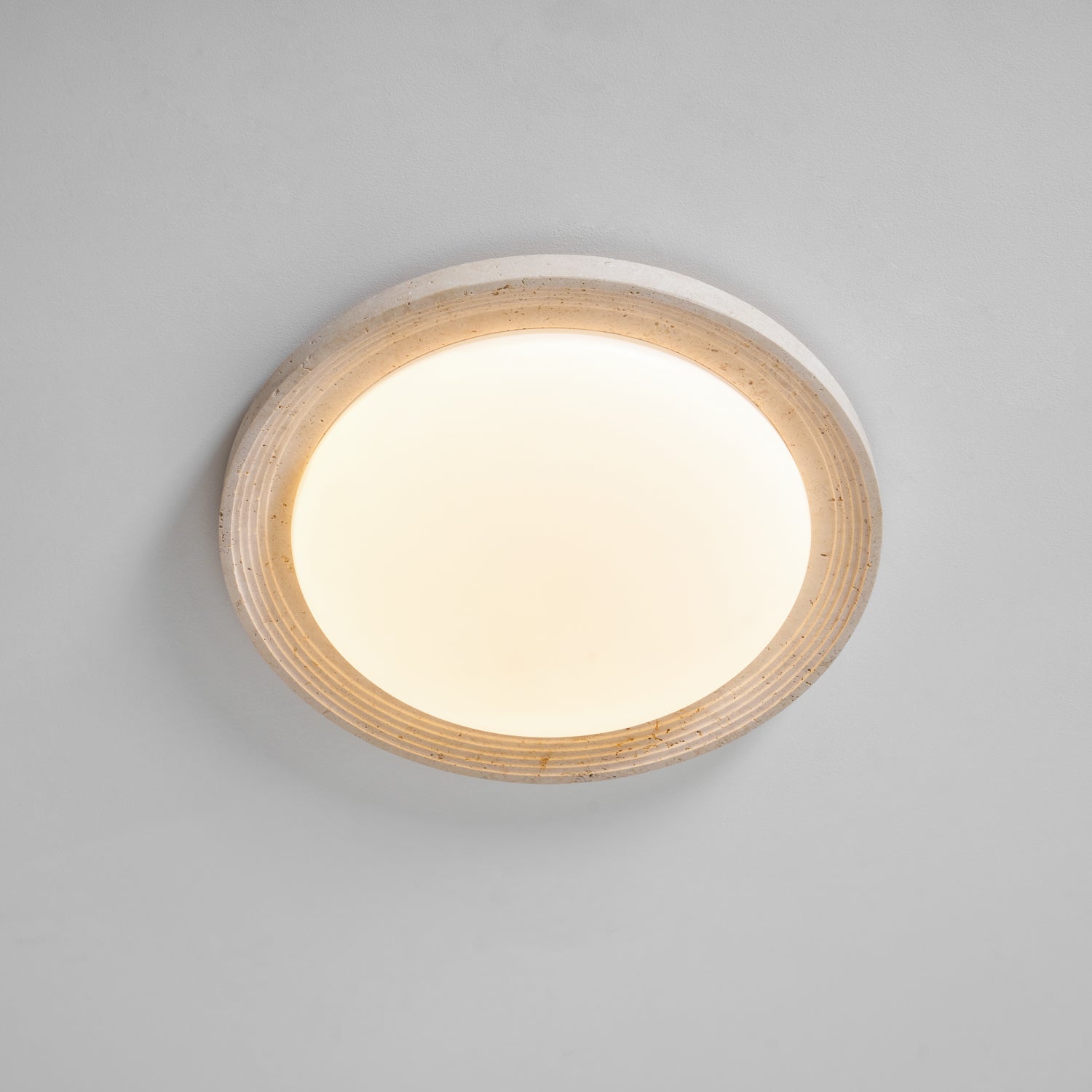 Plafonnier moderne Aslak en Travertin jaune et blanc