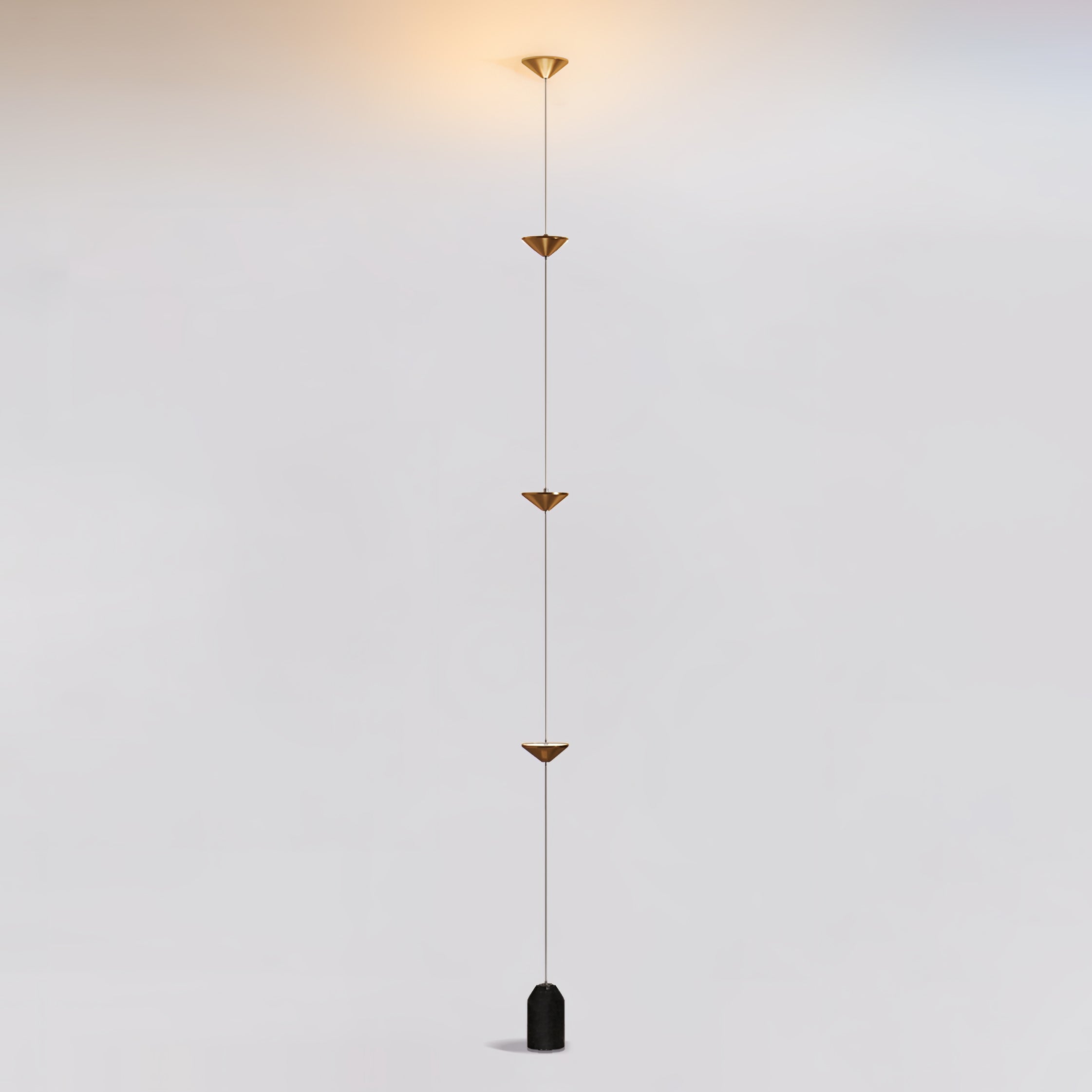 Lampadaire moderne Vaughan en Fer, Métal, Marbre Doré et noir