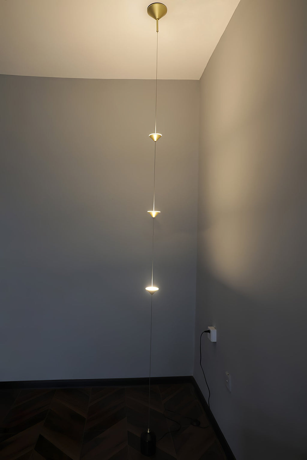 Lampadaire moderne Vaughan en Fer, Métal, Marbre Doré et noir