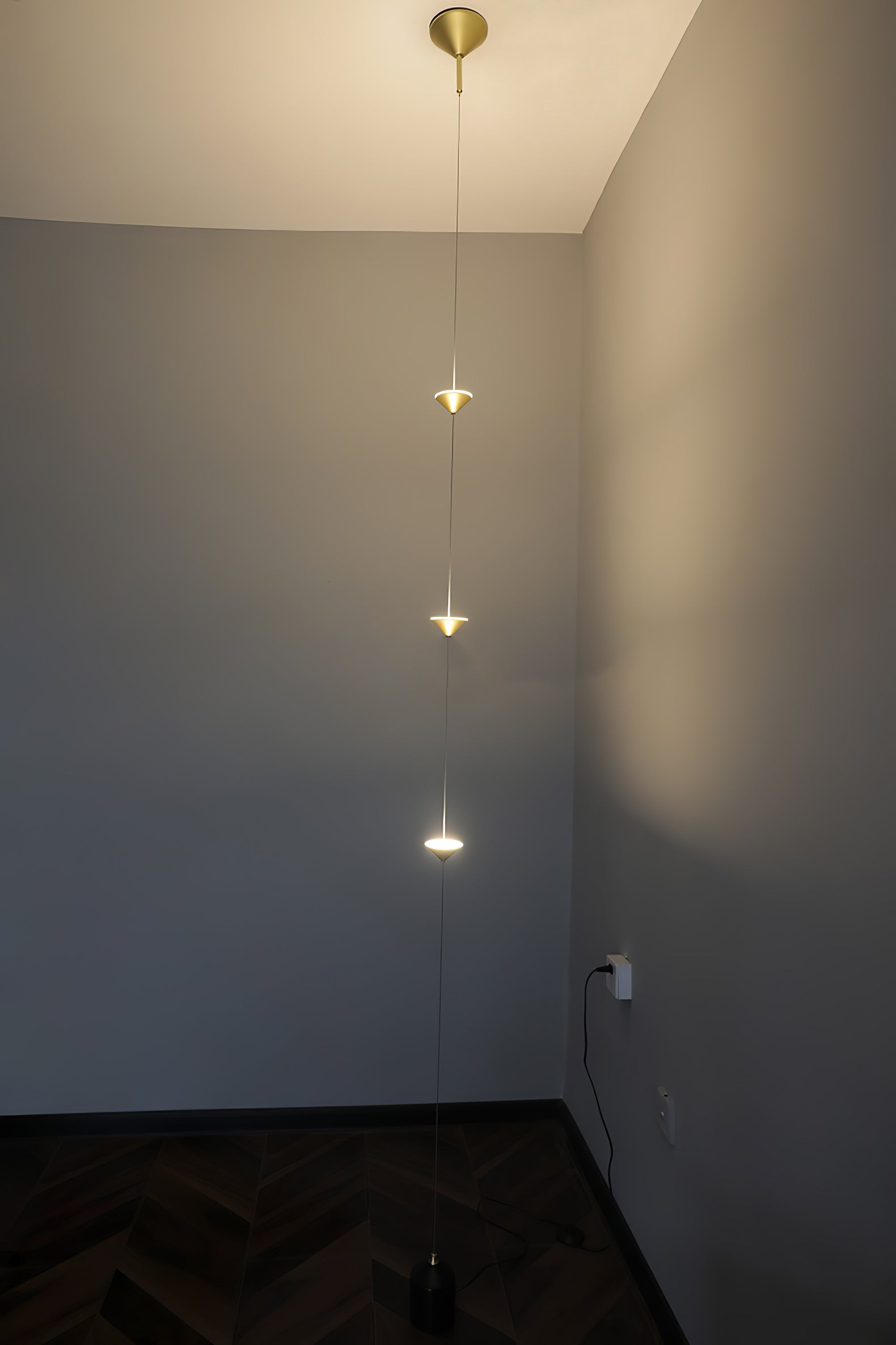 Lampadaire moderne Vaughan en Fer, Métal, Marbre Doré et noir