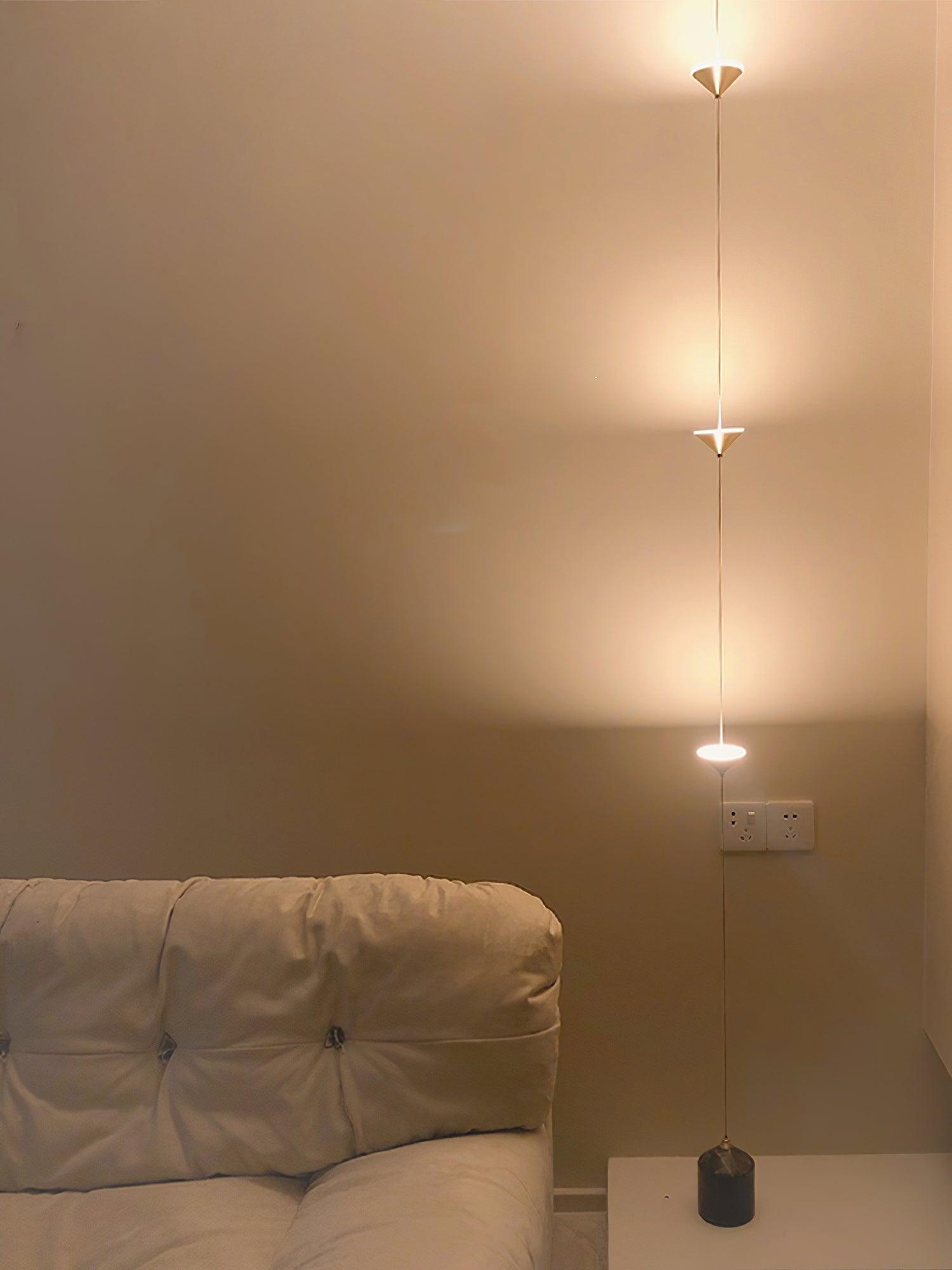 Lampadaire moderne Vaughan en Fer, Métal, Marbre Doré et noir