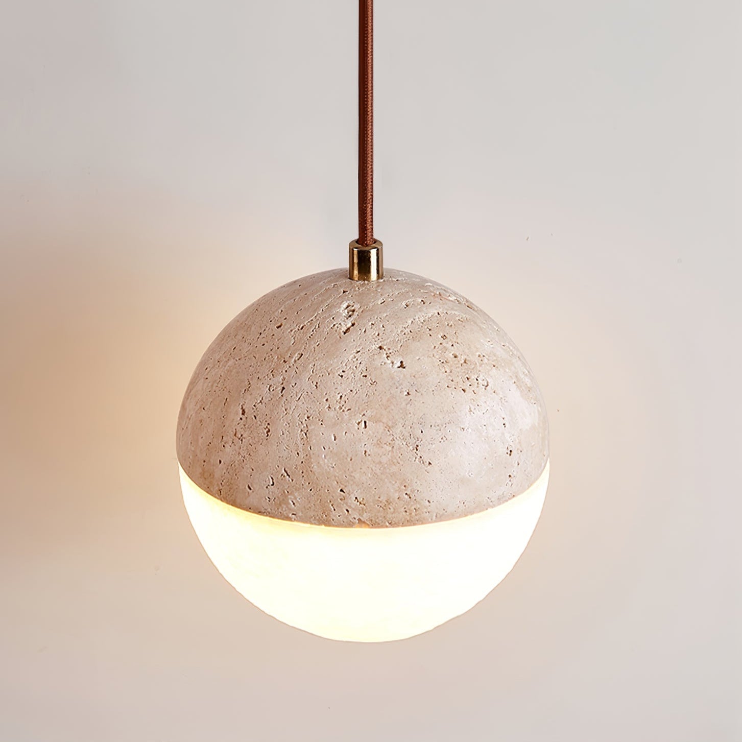 Suspension moderne Hero en Travertin jaune et blanc