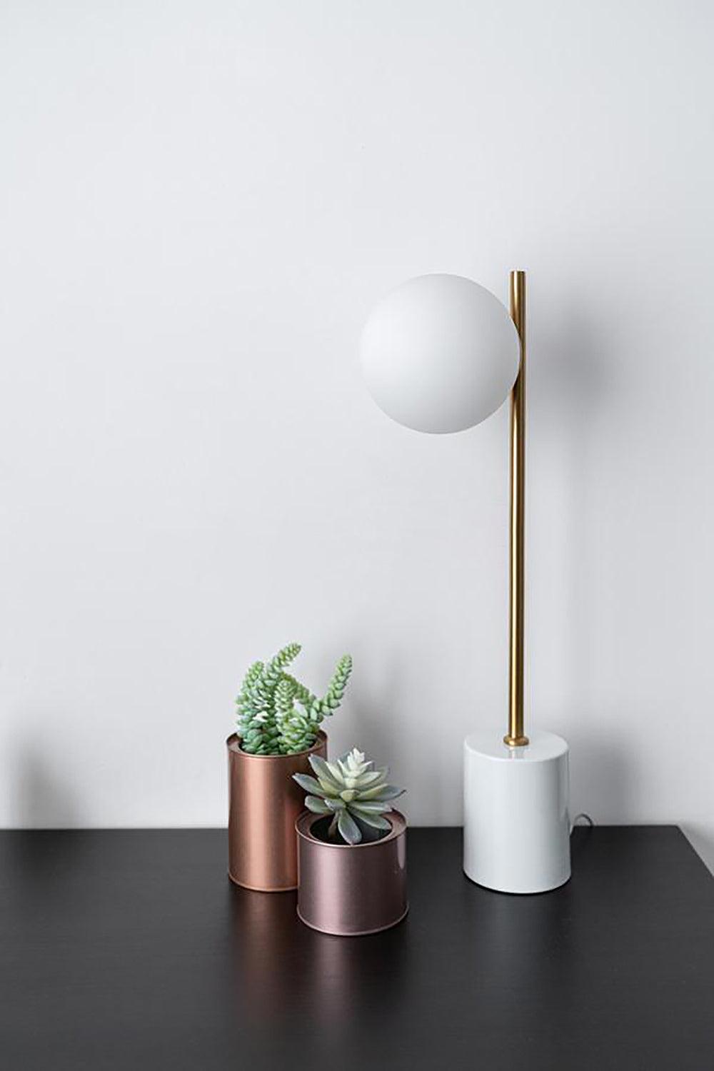 Lampe à poser moderne Hawk en Fer, Métal, Verre, Marbre Doré et blanc