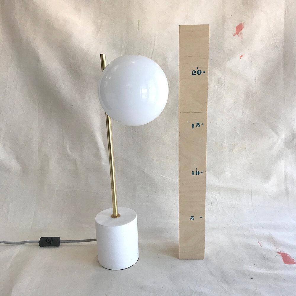 Lampe à poser moderne Hawk en Fer, Métal, Verre, Marbre Doré et blanc