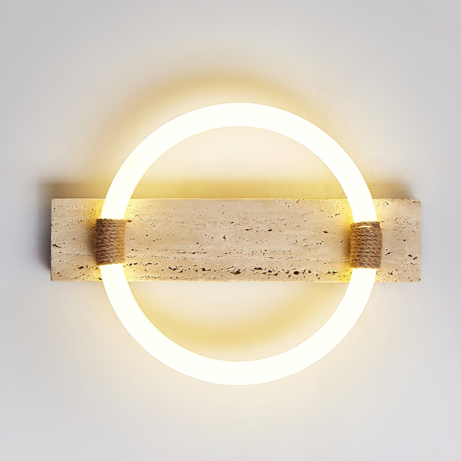 Plafonnier moderne Jeppe en pierre Travertin jaune et blanc
