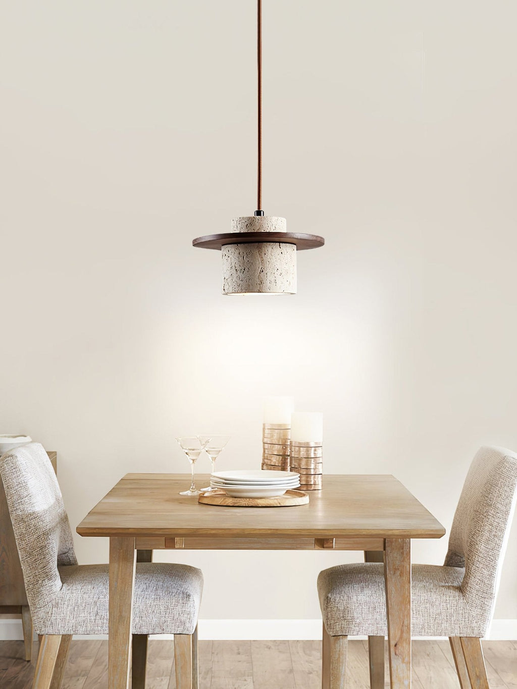 Suspension moderne Keats en Noyer bois et travertin jaune