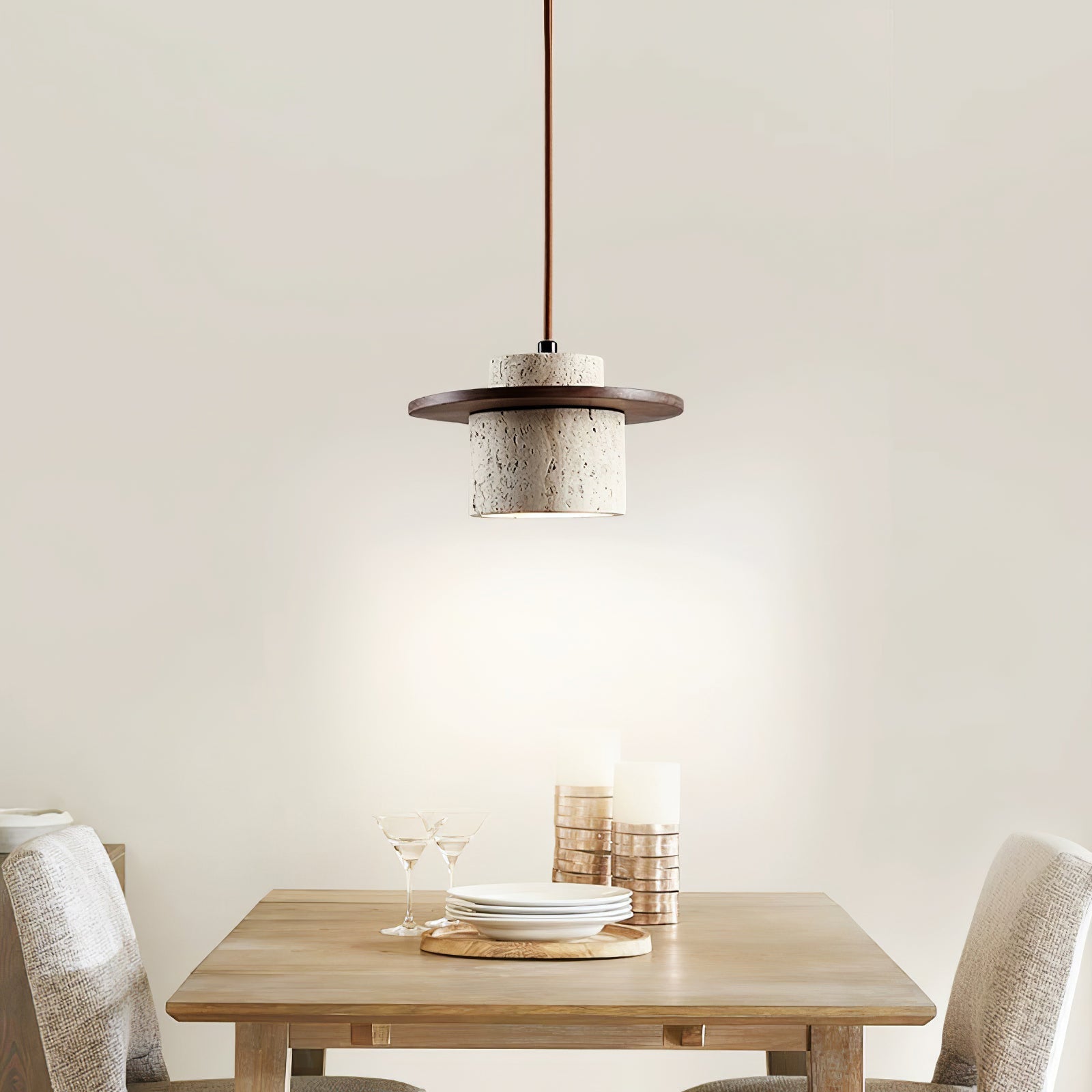 Suspension moderne Keats en Noyer bois et travertin jaune
