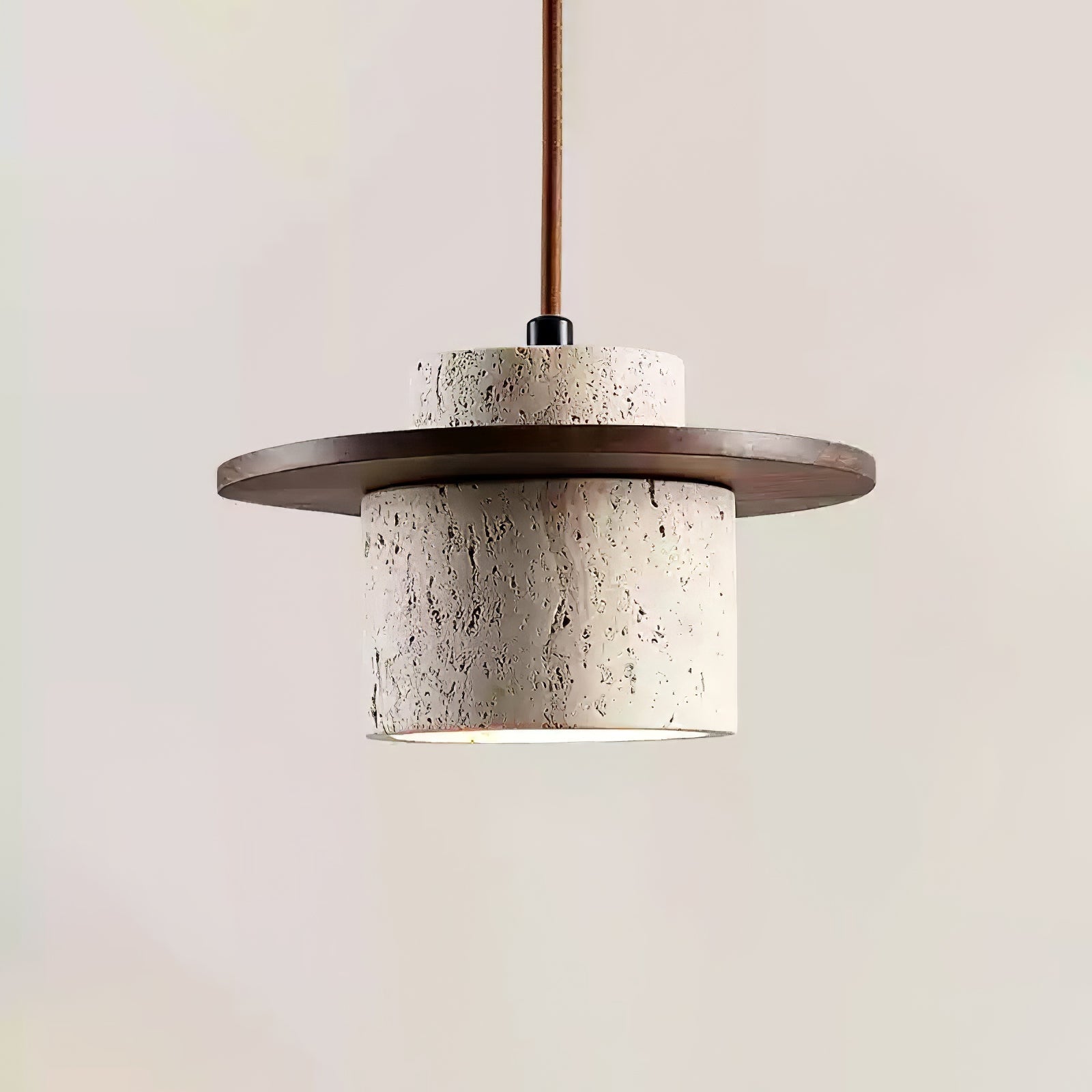 Suspension moderne Keats en Bois et travertin jaune