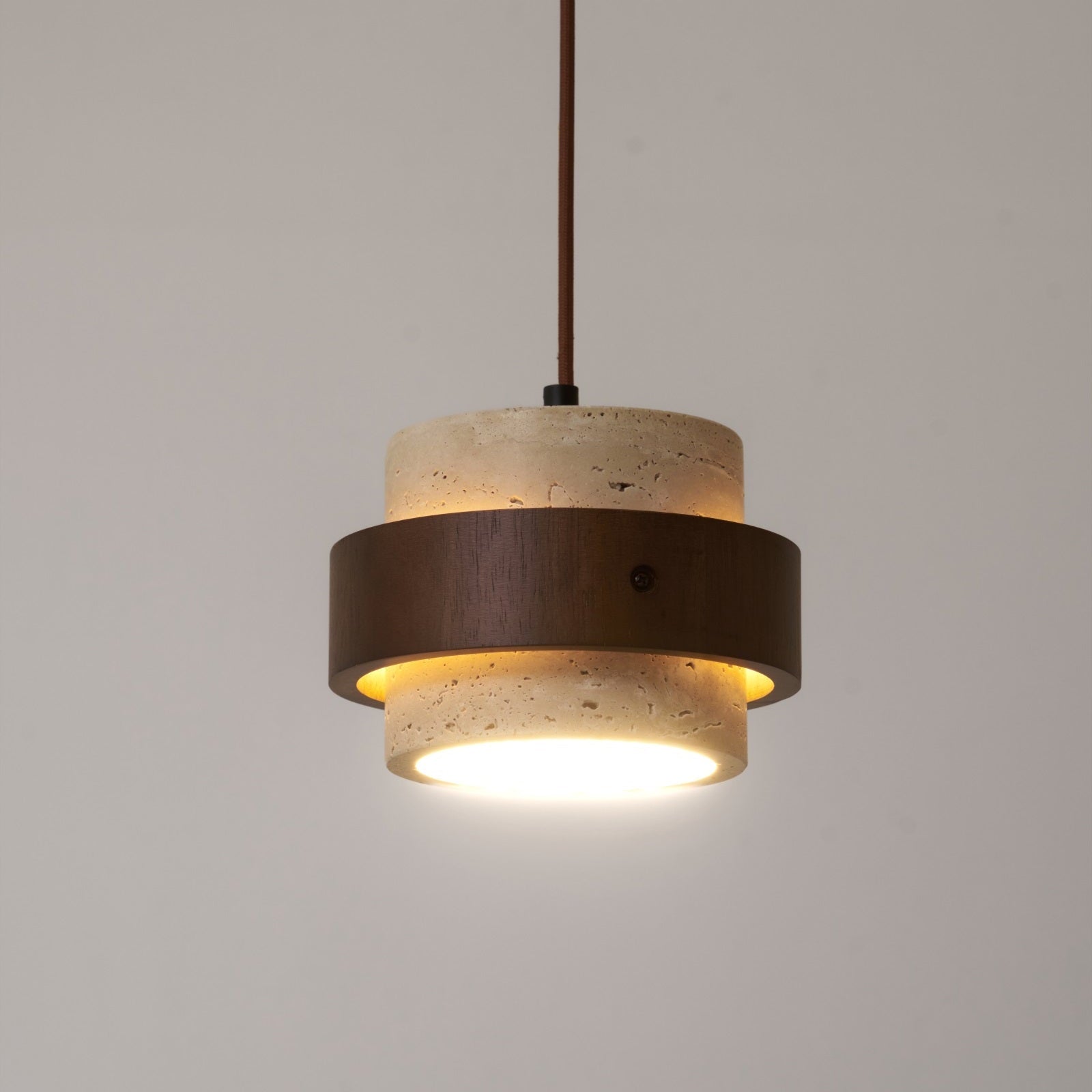 Suspension moderne Karsten en Noyer et travertin jaune