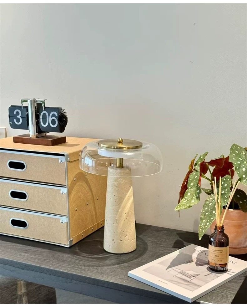 Lampe à poser moderne Kaino en Transparent et travertin jaune