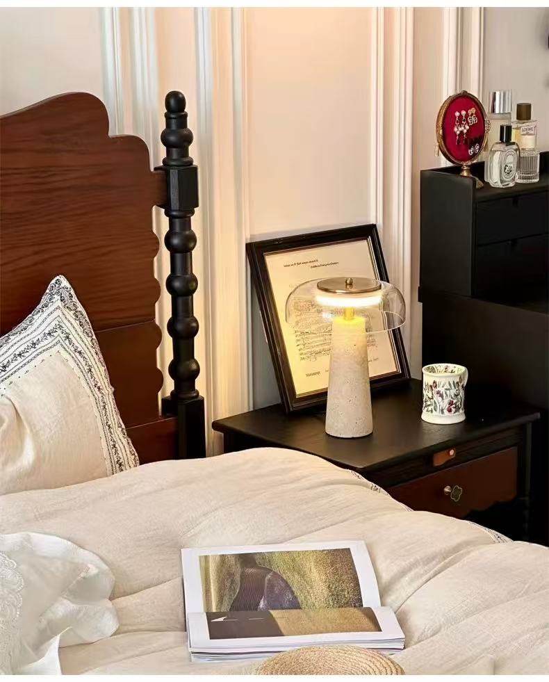 Lampe à poser moderne Kaino en Smoky gris et travertin jaune