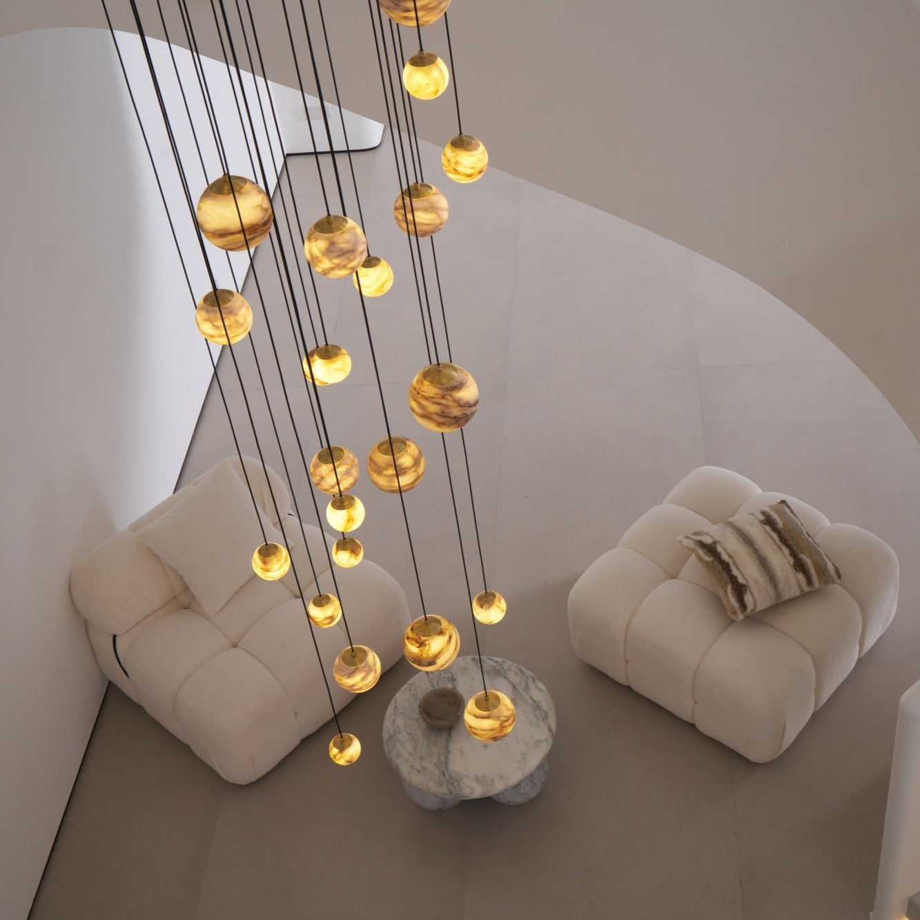 Lustre moderne Brynar en Doré et Naturel albâtre