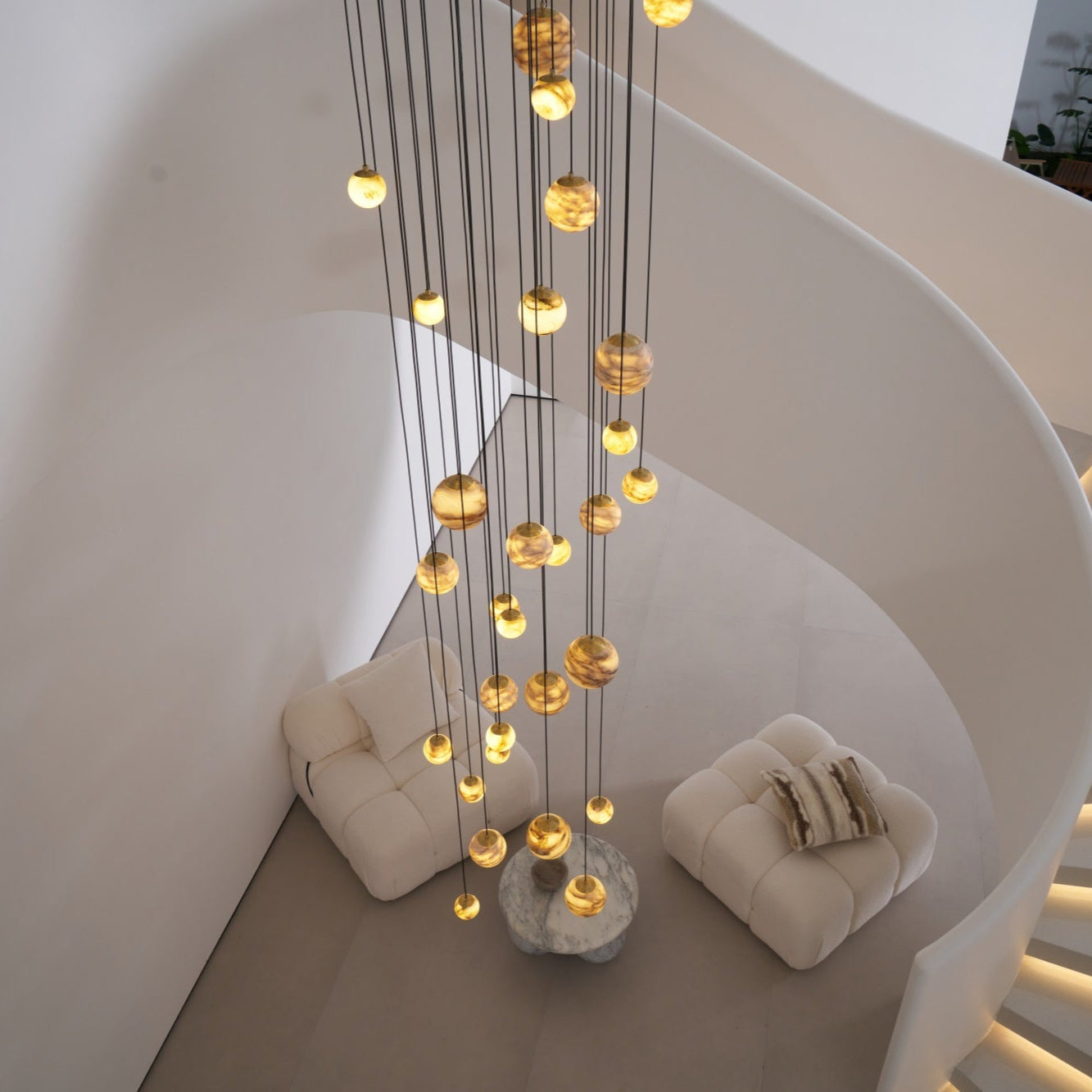 Lustre moderne Brynar en Doré et Naturel albâtre