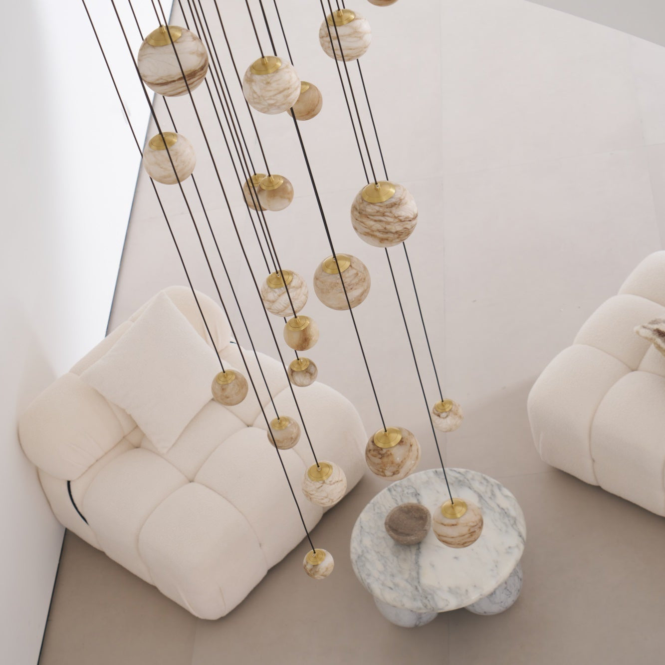 Lustre moderne Brynar en Doré et Naturel albâtre