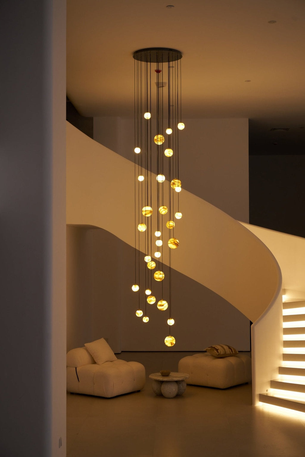 Lustre moderne Brynar en Doré et Naturel albâtre