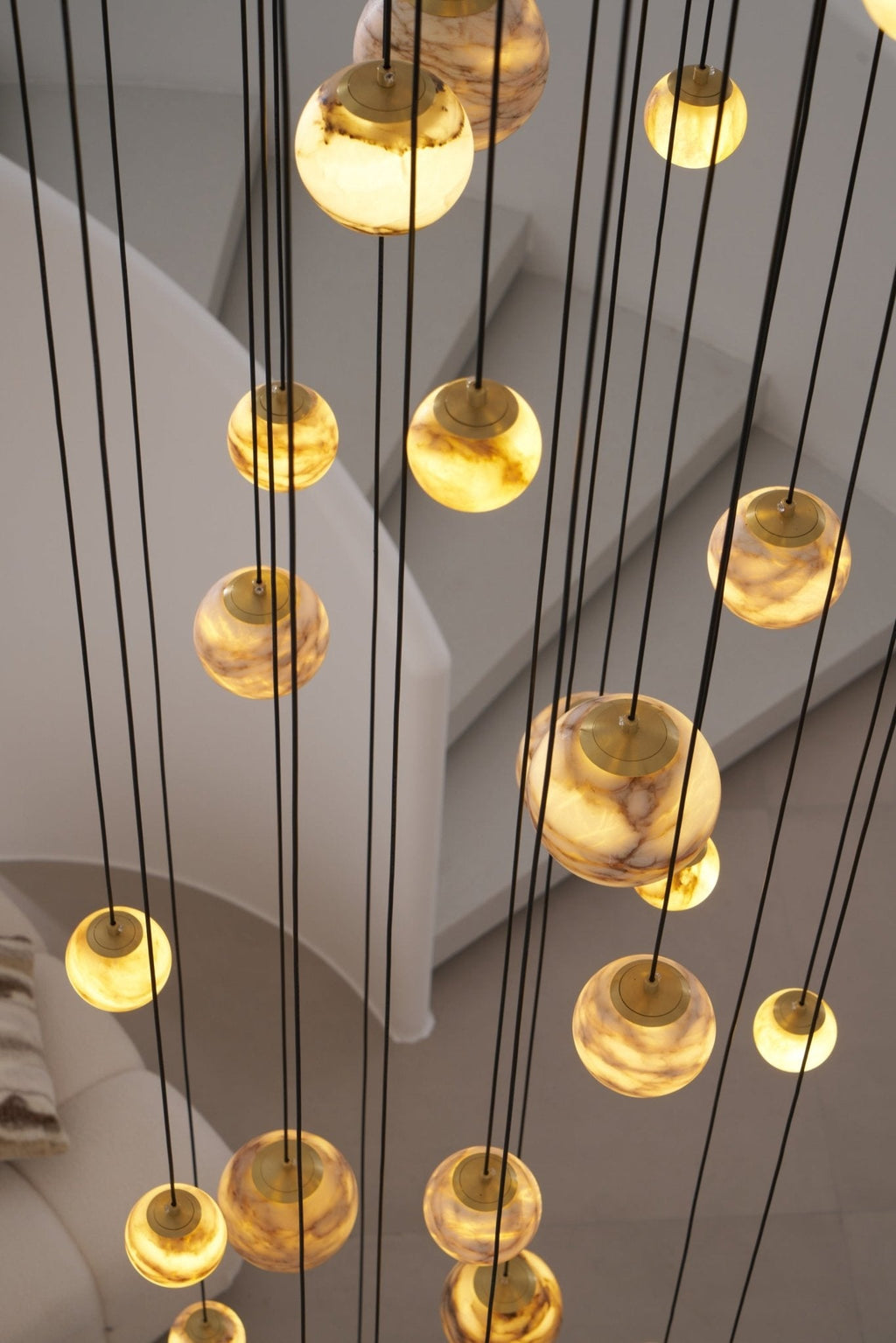 Lustre moderne Brynar en Doré et Naturel albâtre
