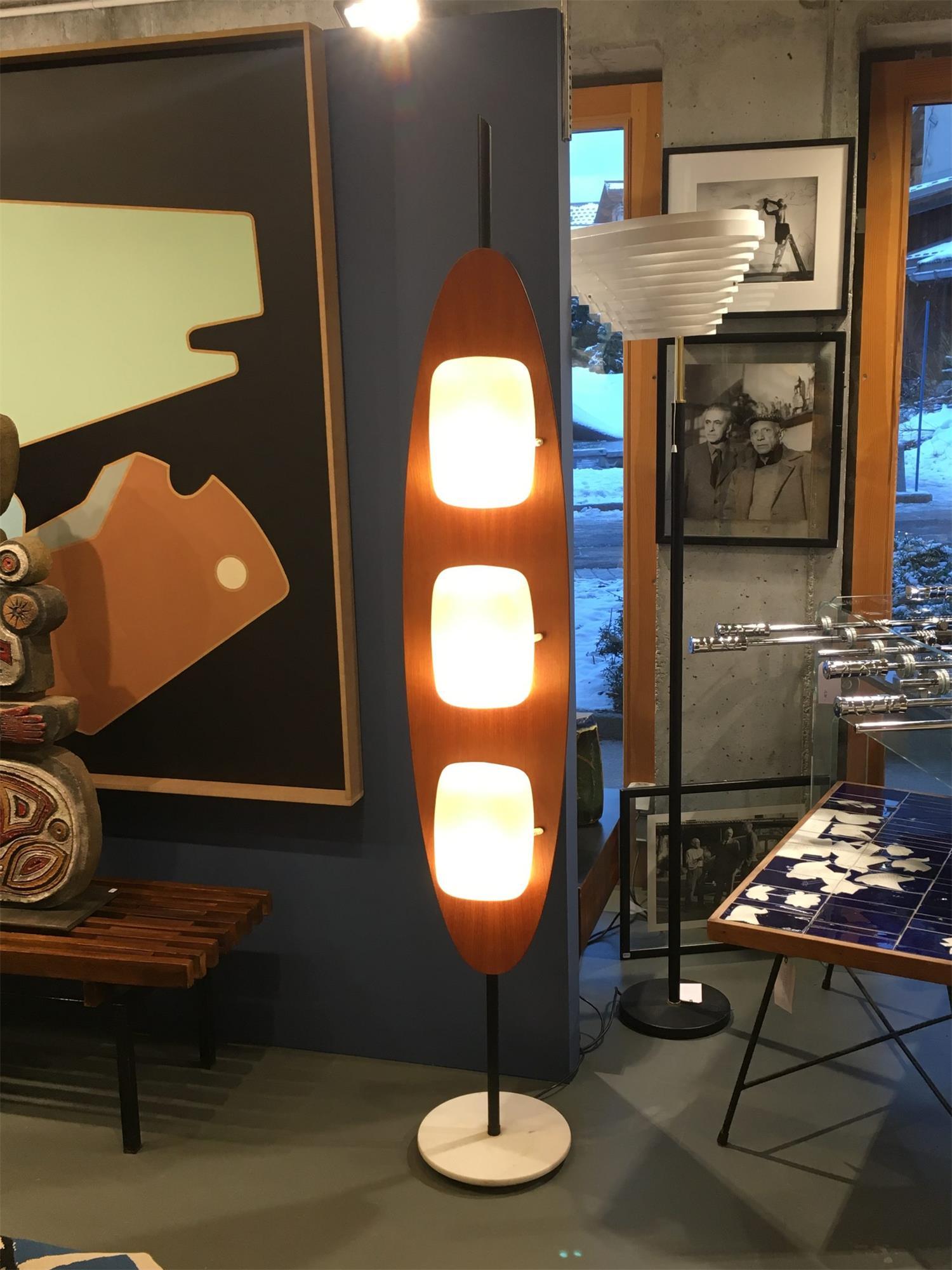 Lampadaire moderne Cato en Marbre Teck