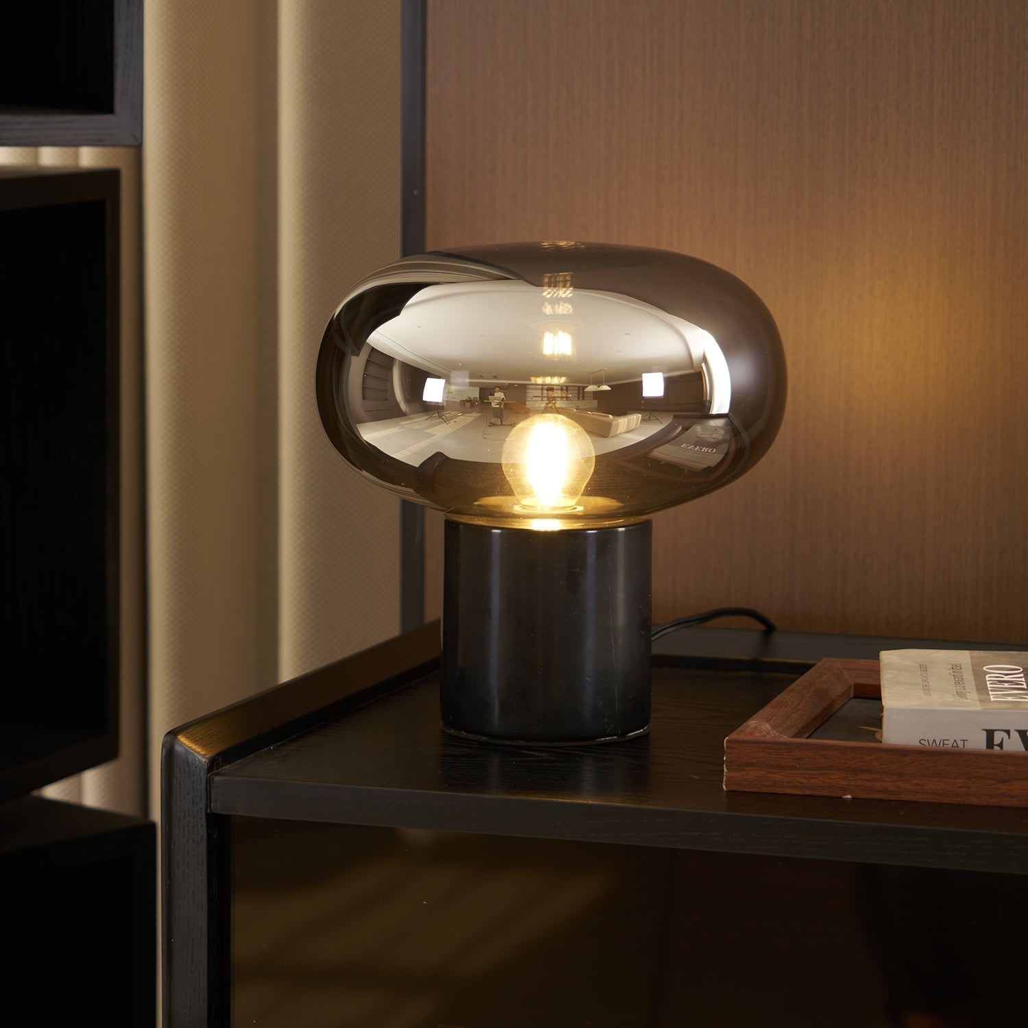 Lampe à poser moderne Eyolf en Marbre Ambre et noir