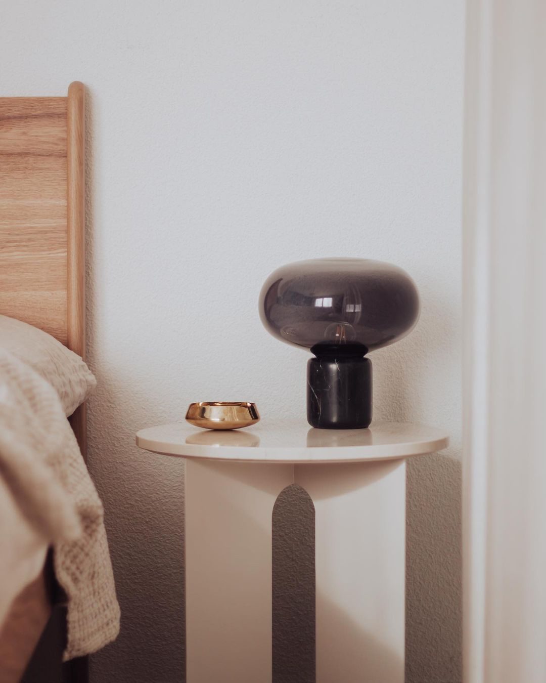 Lampe à poser moderne Eyolf en Marbre Fumé gris et noir