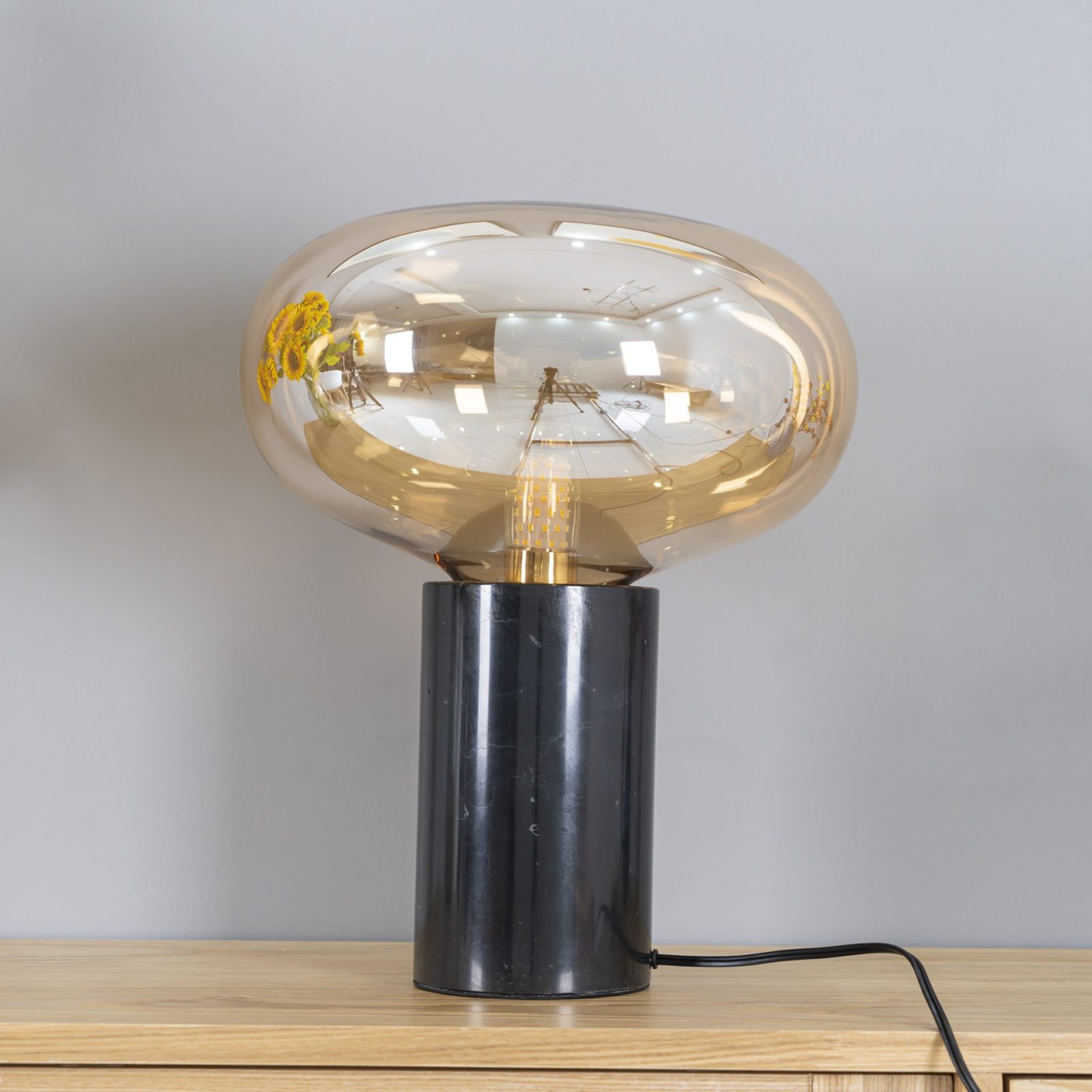 Lampe à poser moderne Eyolf en Marbre Ambre et noir