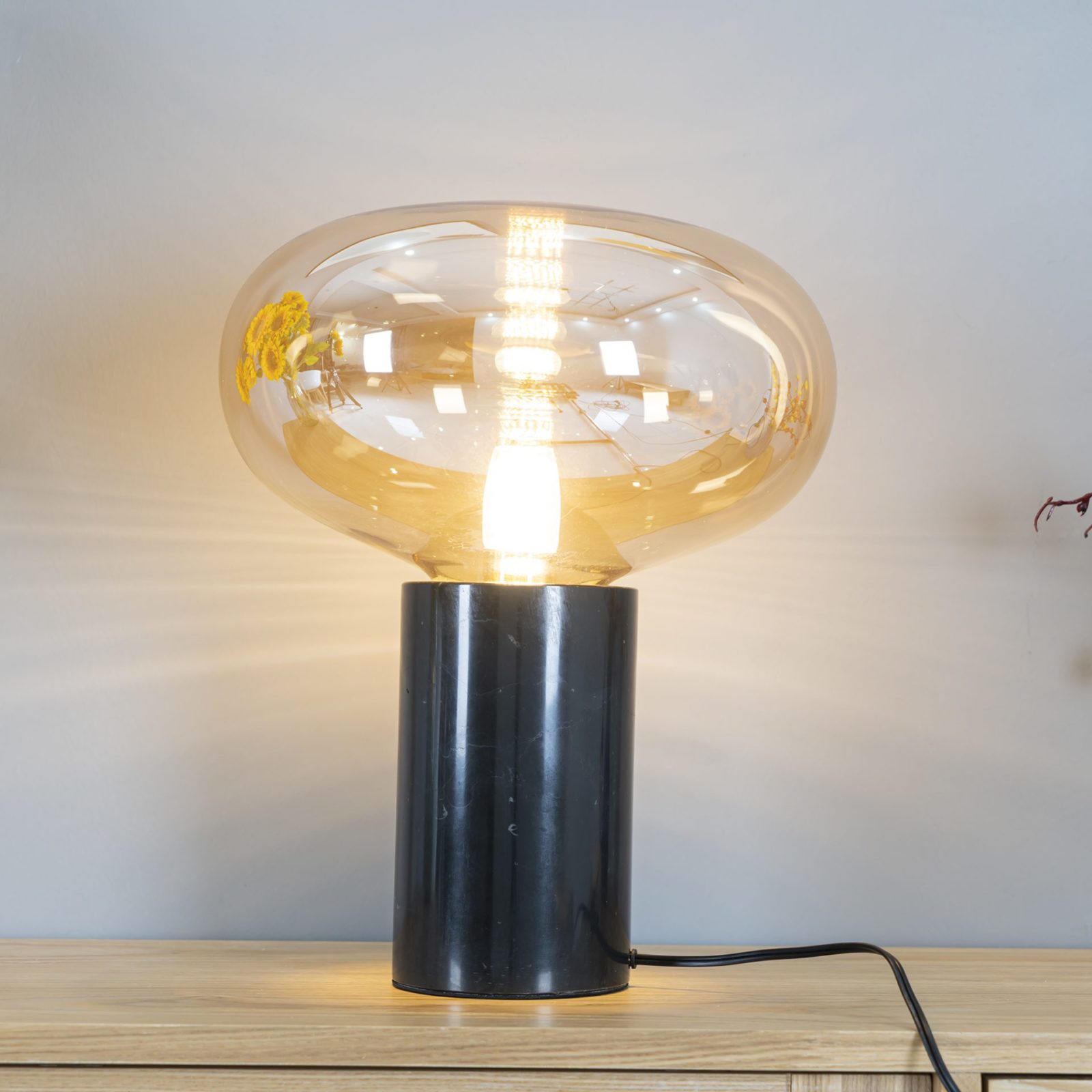 Lampe à poser moderne Eyolf en Marbre Ambre et noir