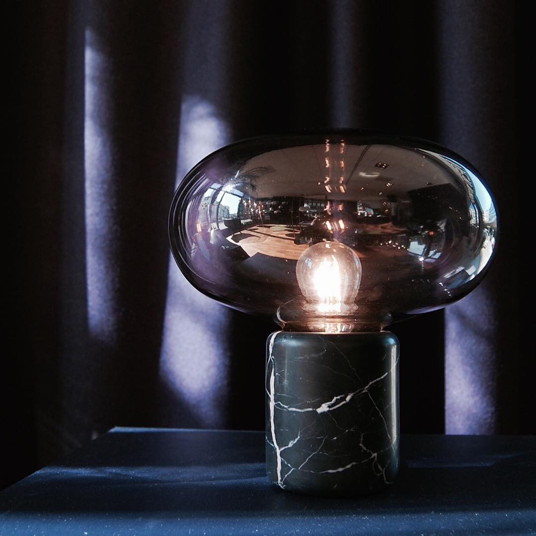 Lampe à poser moderne Eyolf en Marbre Fumé gris et noir