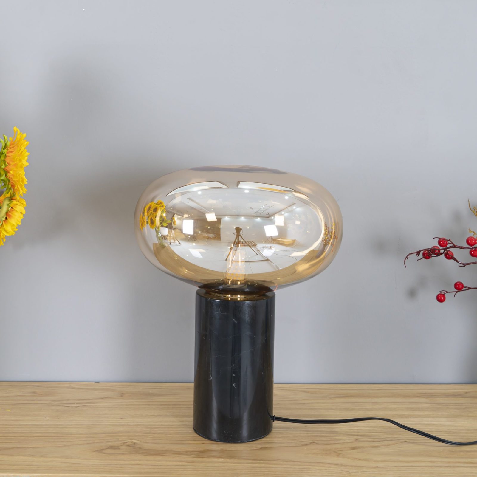 Lampe à poser moderne Eyolf en Marbre Ambre et noir
