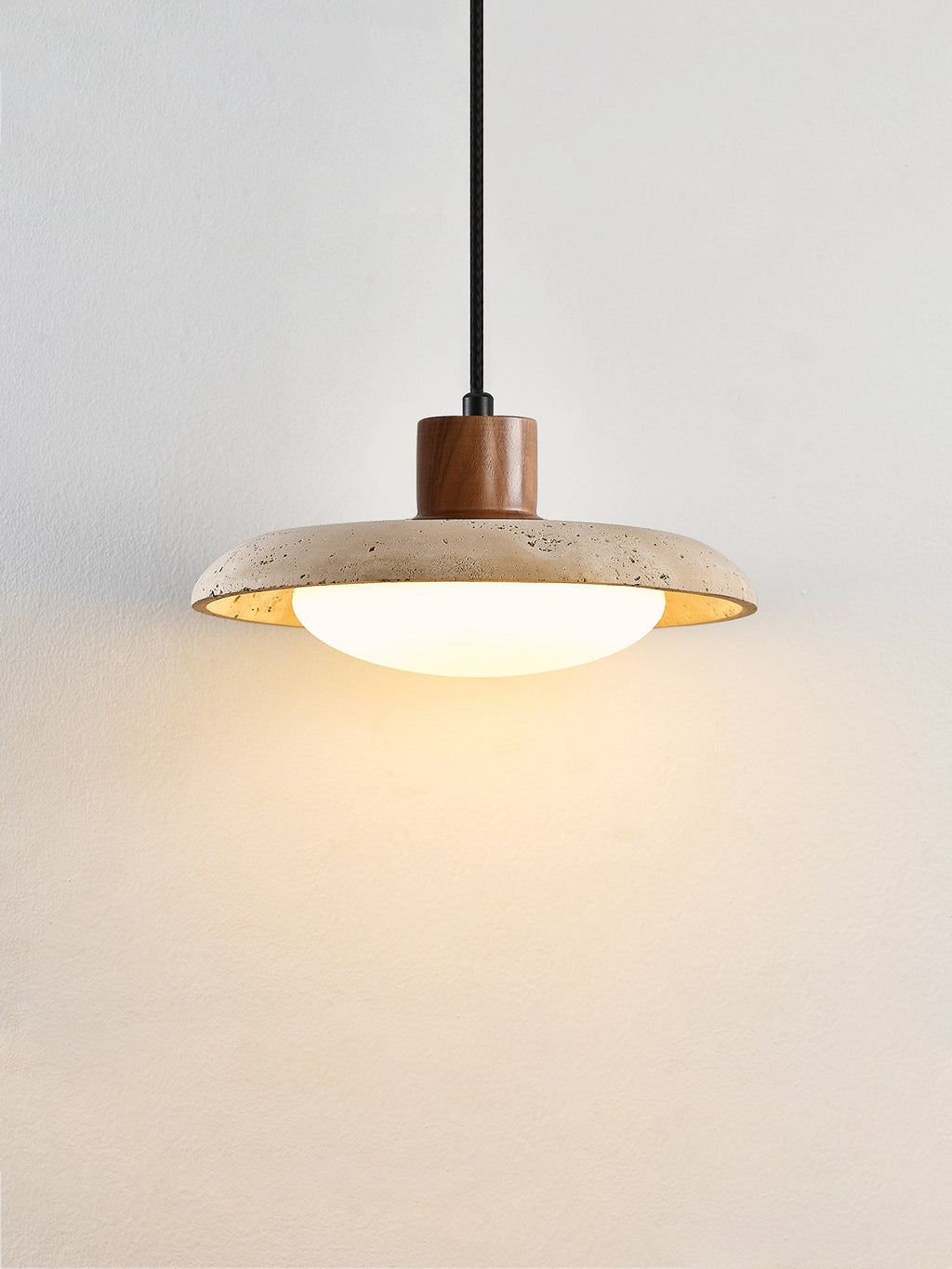Suspension moderne Hayden en Travertin jaune