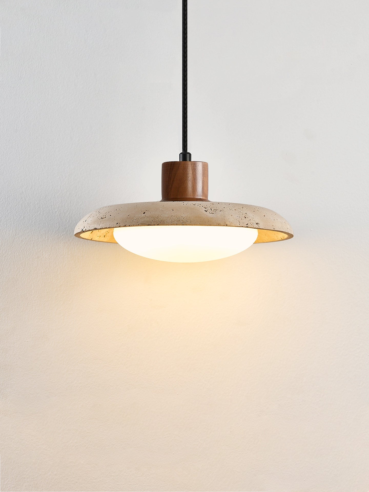 Suspension moderne Hayden en Travertin jaune