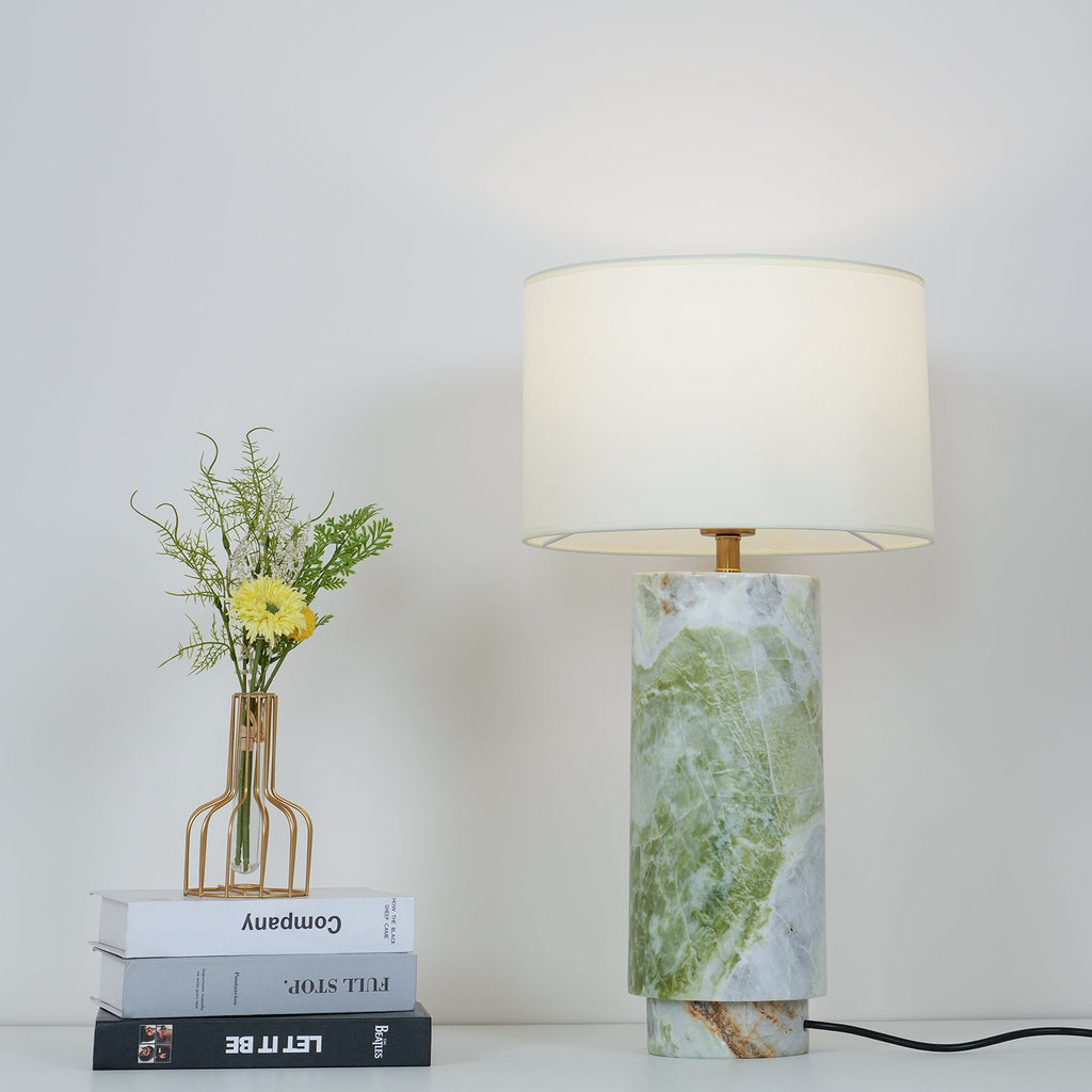 Lampe à poser moderne Nidaros en Vert marbre et blanc abat-jour