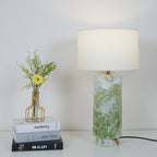Lampe à poser moderne Nidaros en Vert marbre et blanc abat-jour