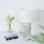 Lampe à poser moderne Nidaros en Vert marbre et blanc abat-jour