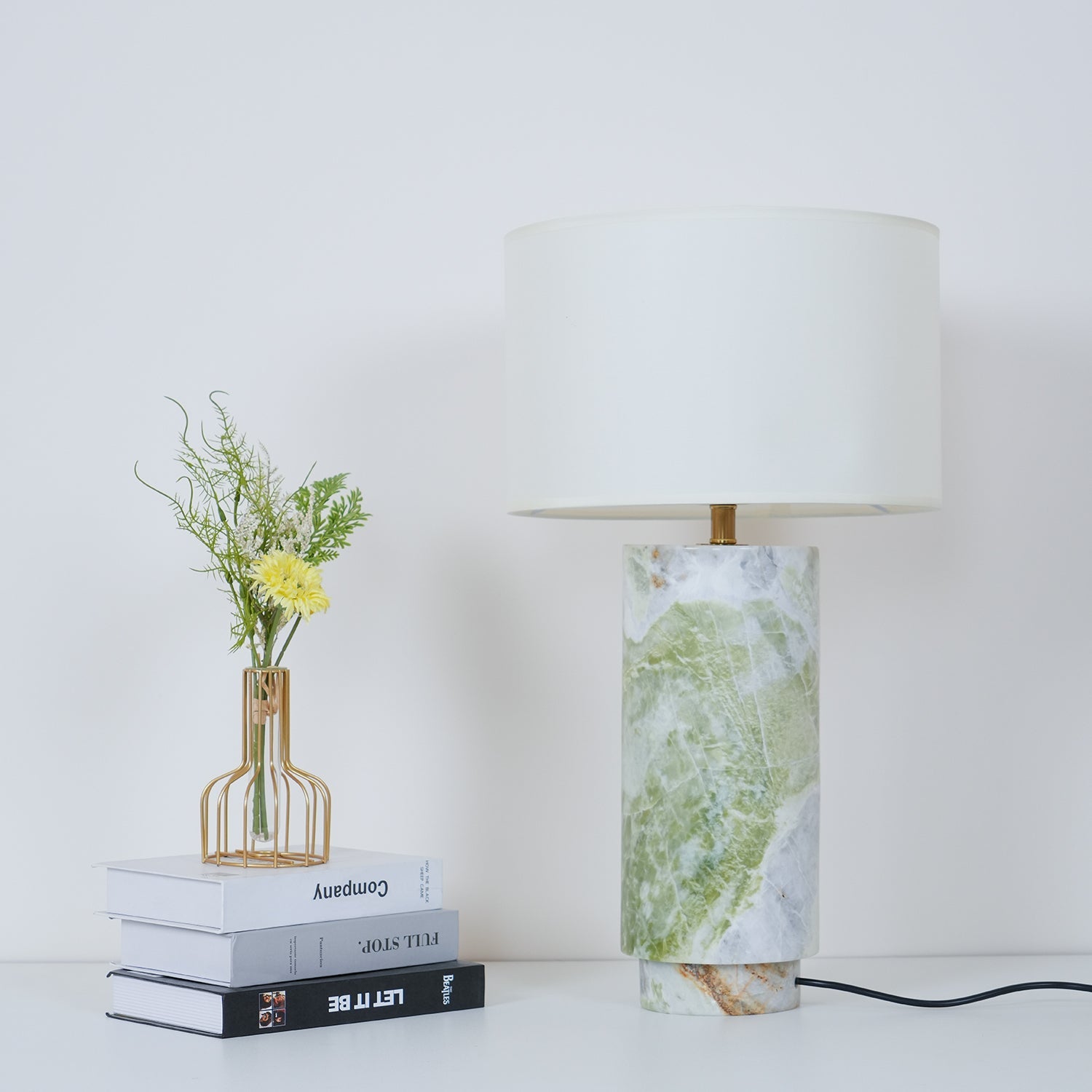 Lampe à poser moderne Nidaros en Vert marbre et blanc abat-jour