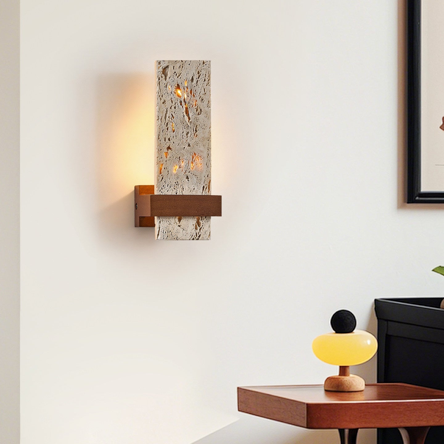 Applique murale moderne Wade en Travertin jaune et noyer