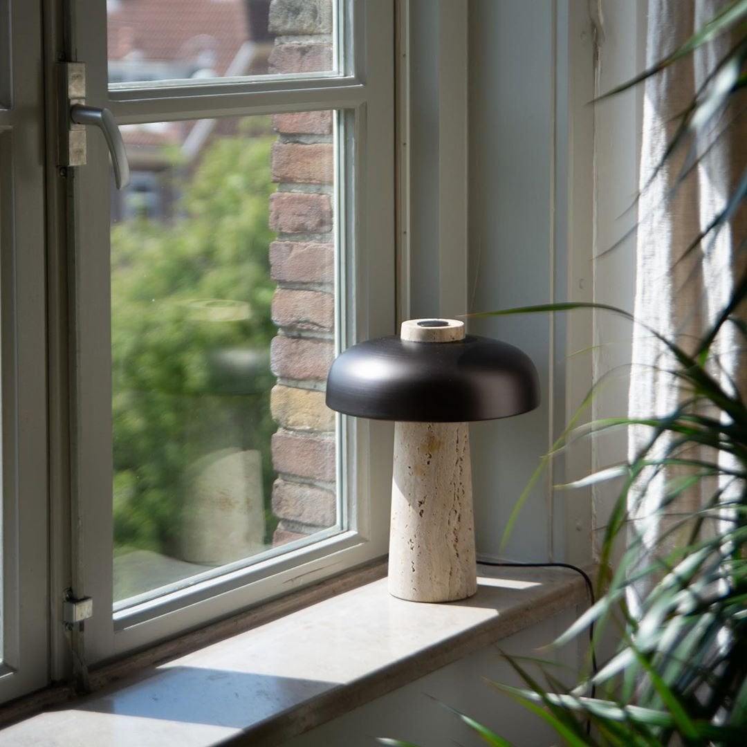 Lampe à poser moderne Jokum en Travertin jaune et bronze