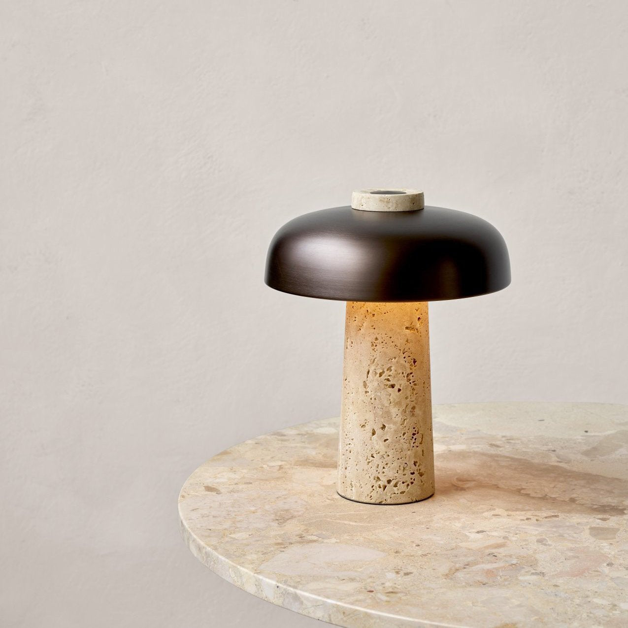 Lampe à poser moderne Jokum en Travertin jaune et blanc