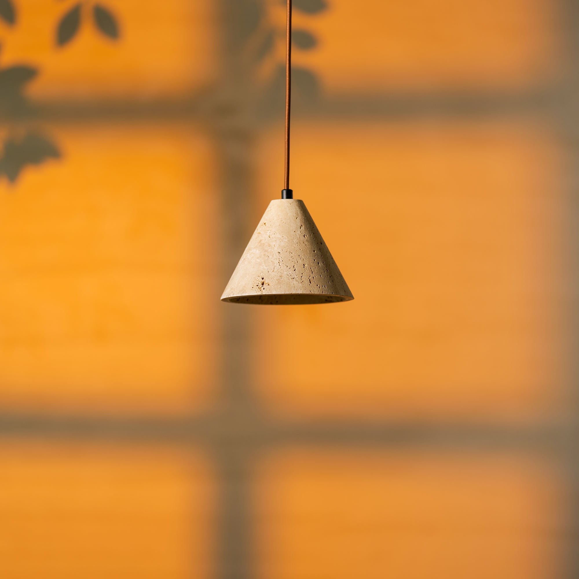 Suspension moderne Erland en Travertin jaune