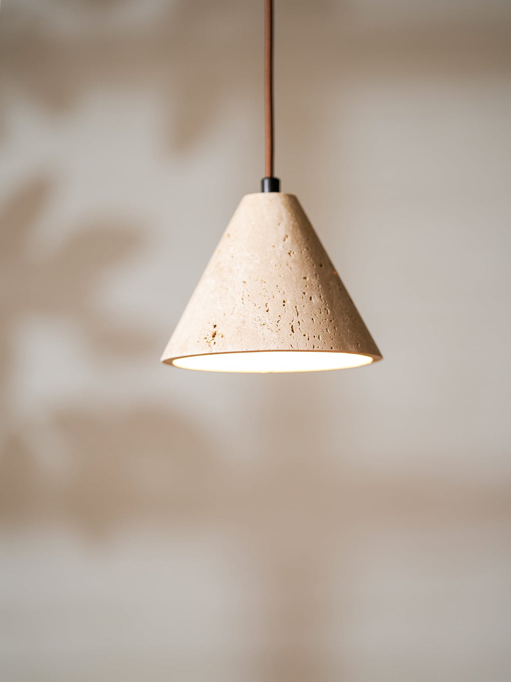 Suspension moderne Erland en Travertin jaune