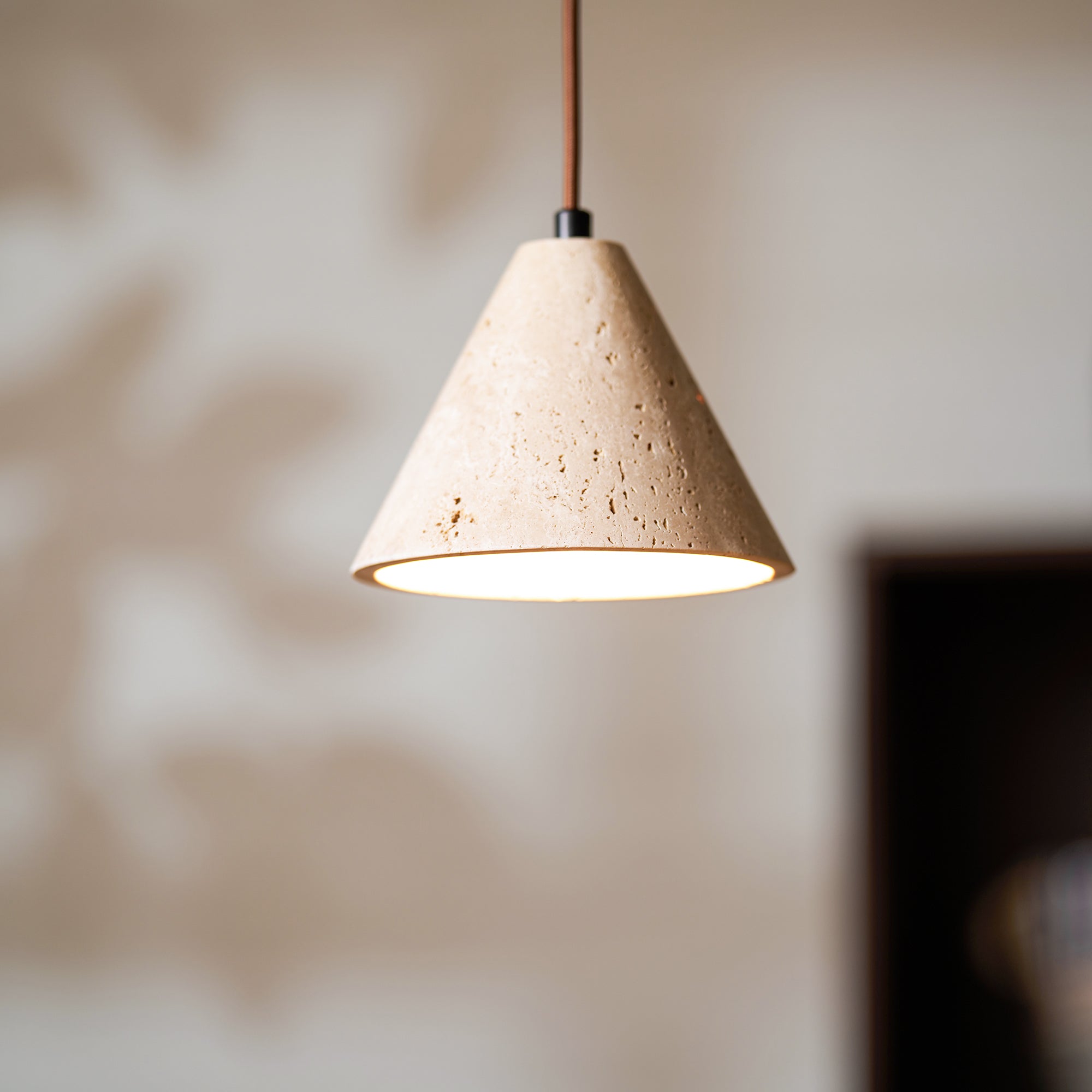 Suspension moderne Erland en Travertin jaune