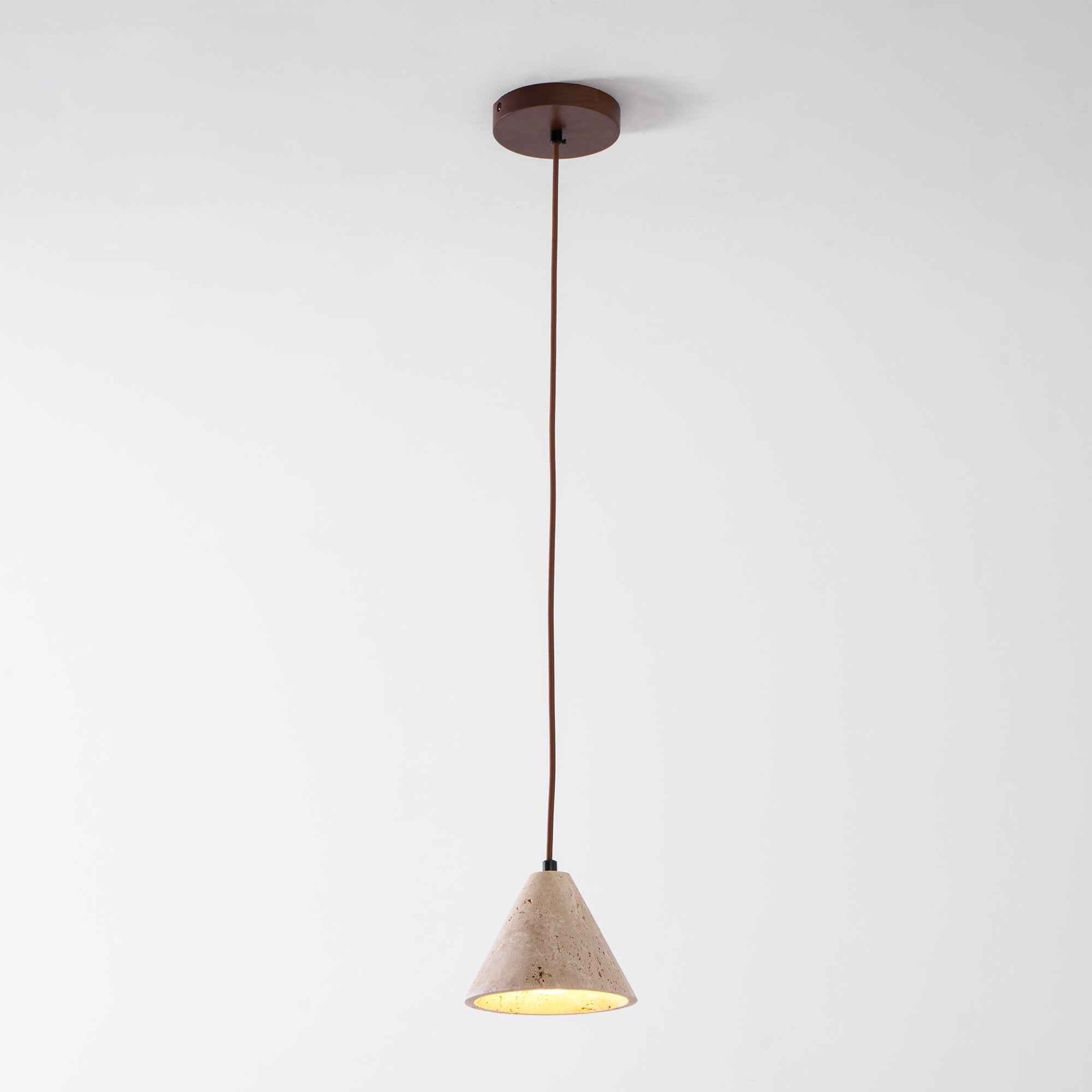 Suspension moderne Erland en Noir travertin