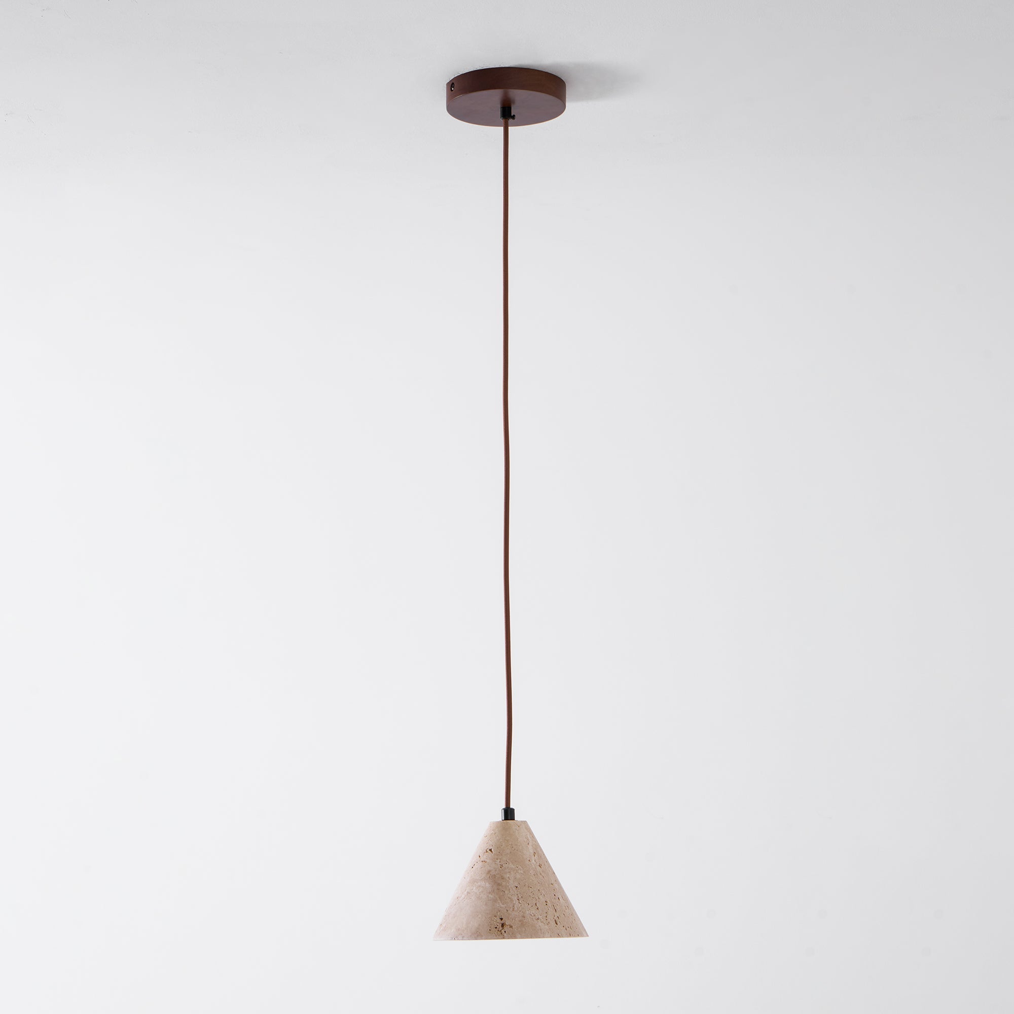 Suspension moderne Erland en Noir travertin