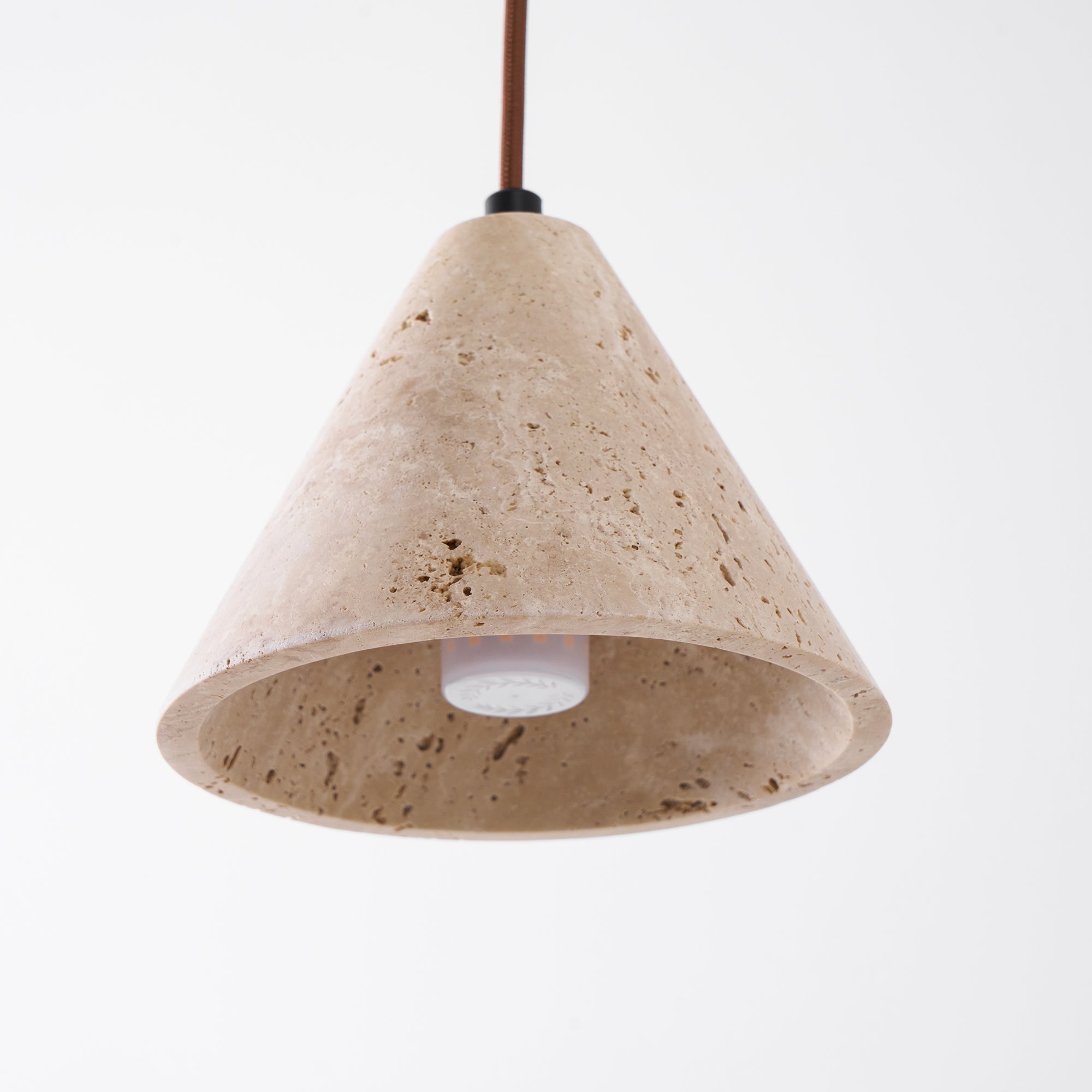 Suspension moderne Erland en Noir travertin