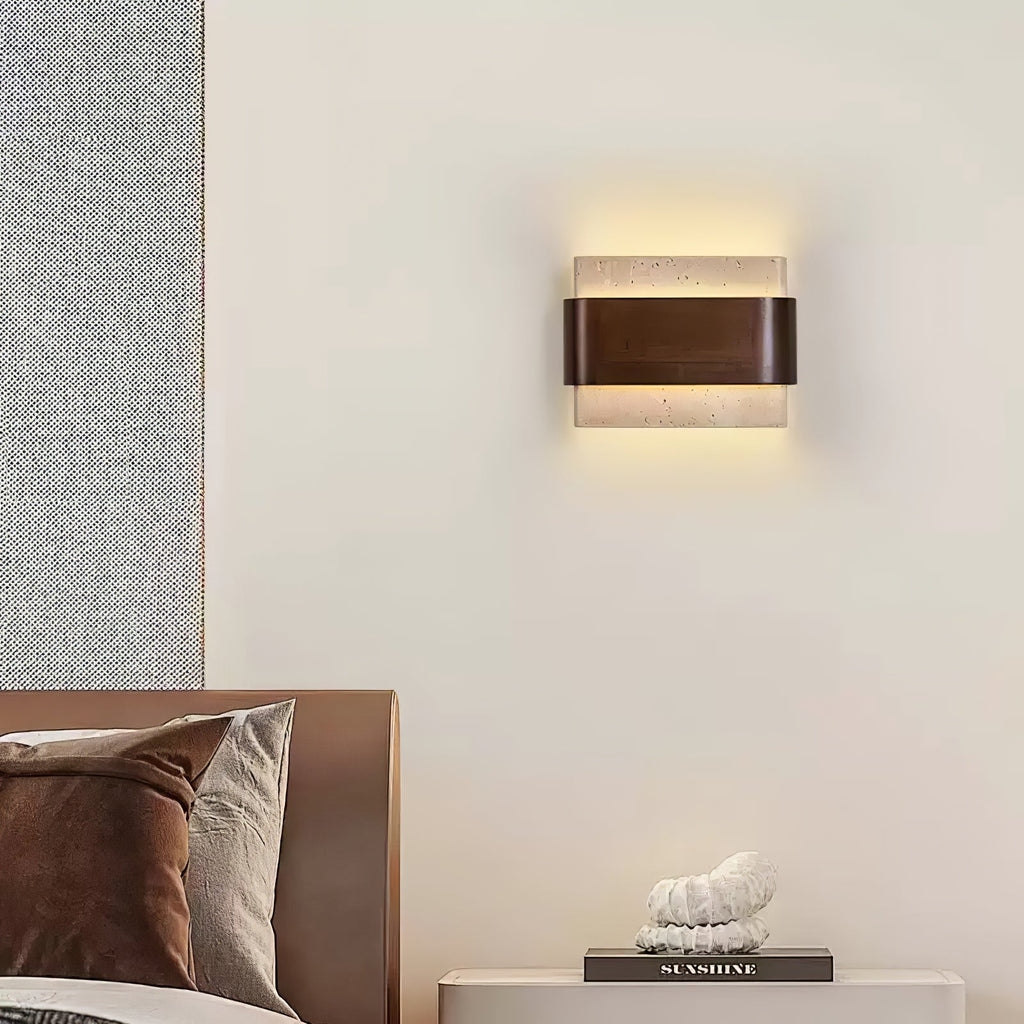 Applique murale moderne Linden en Travertin jaune et noyer