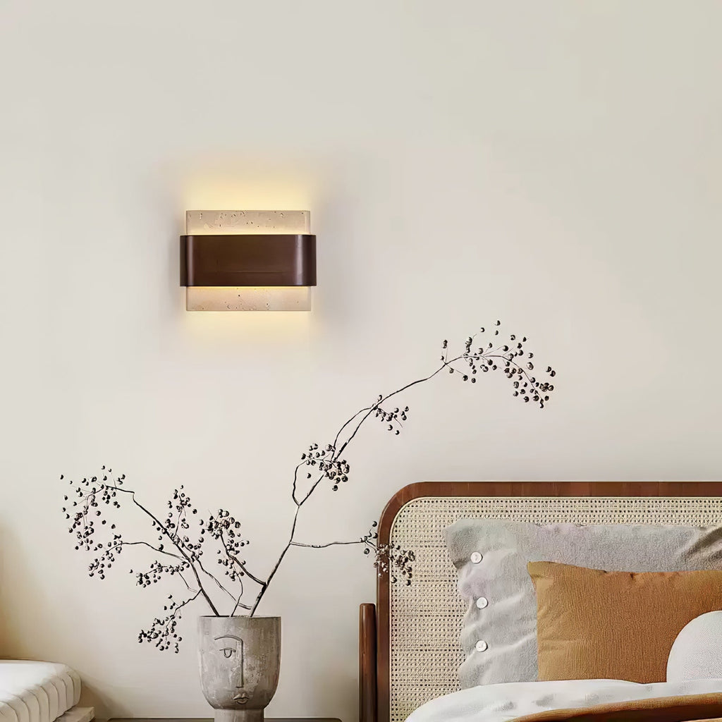 Applique murale moderne Linden en Travertin jaune et noyer
